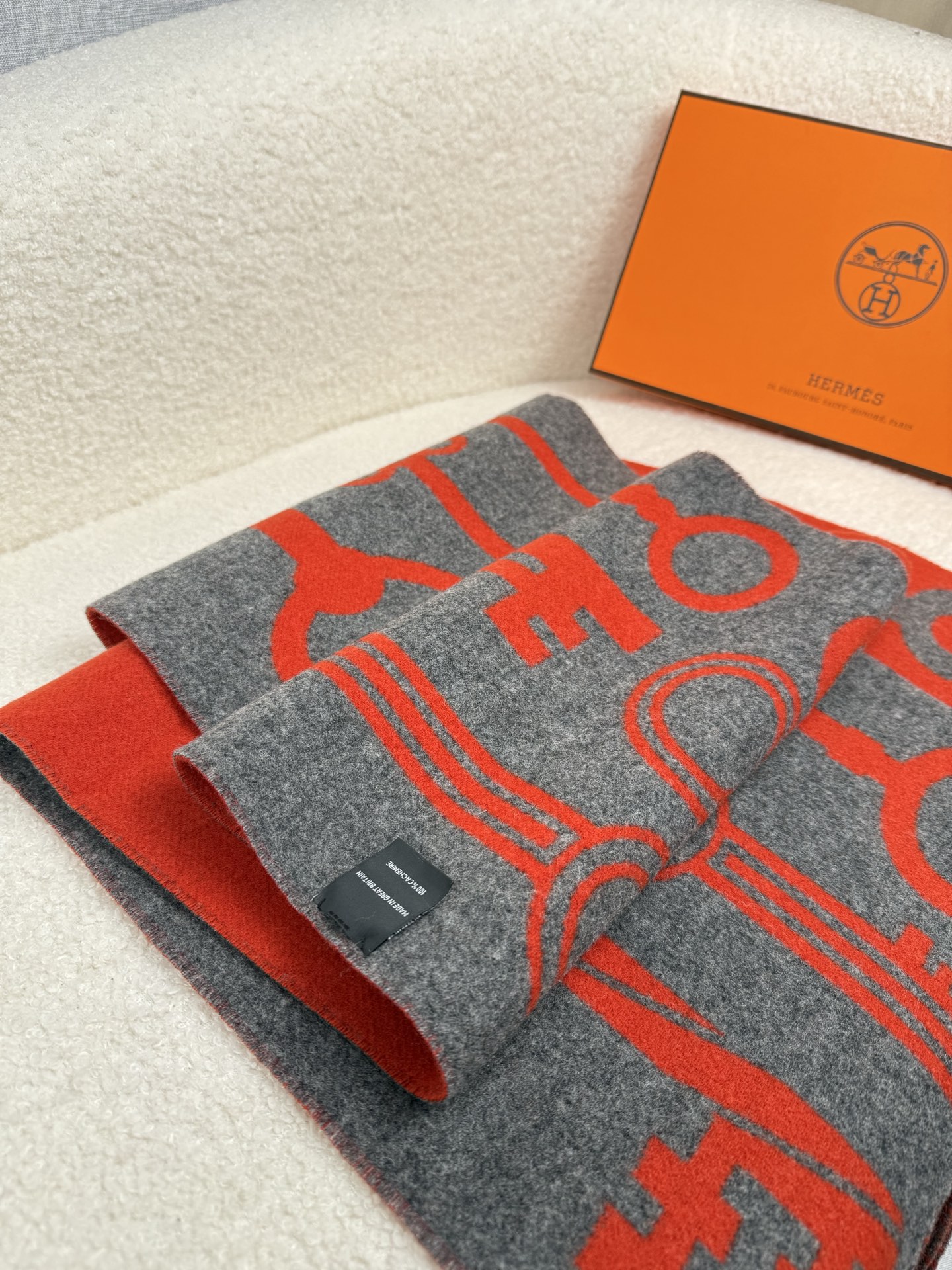Hermès 一比一圍巾 紅色鑰匙圖案羊絨披肩 時尚設計款| 9 Hermès 一比一圍巾 紅色鑰匙圖案羊絨披肩 時尚設計款