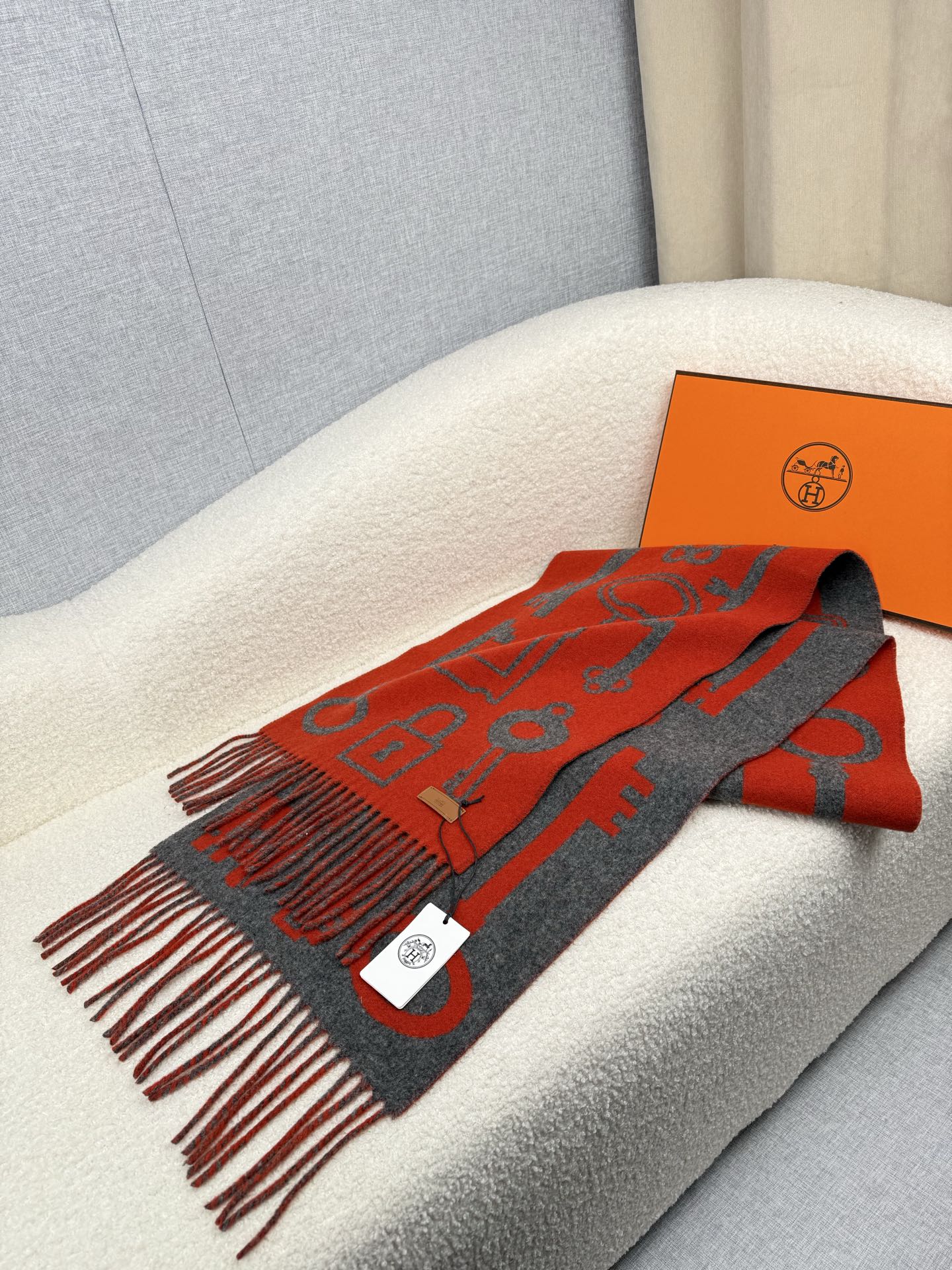 Hermès 一比一圍巾 紅色鑰匙圖案羊絨披肩 時尚設計款| 7 Hermès 一比一圍巾 紅色鑰匙圖案羊絨披肩 時尚設計款
