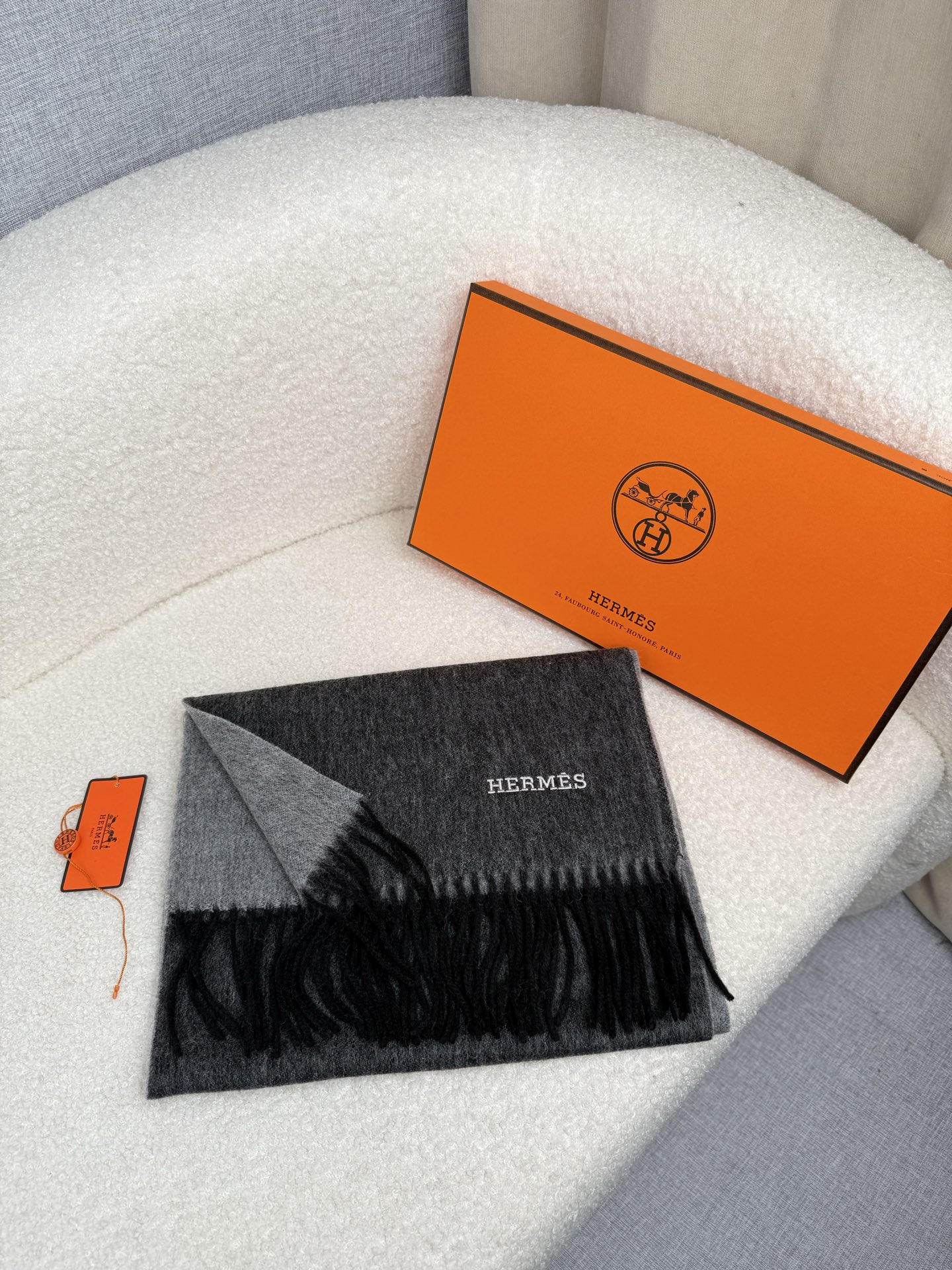 Hermès 原單圍巾 灰黑拼接羊絨披肩 流蘇設計款| 6 Hermès 原單圍巾 灰黑拼接羊絨披肩 流蘇設計款