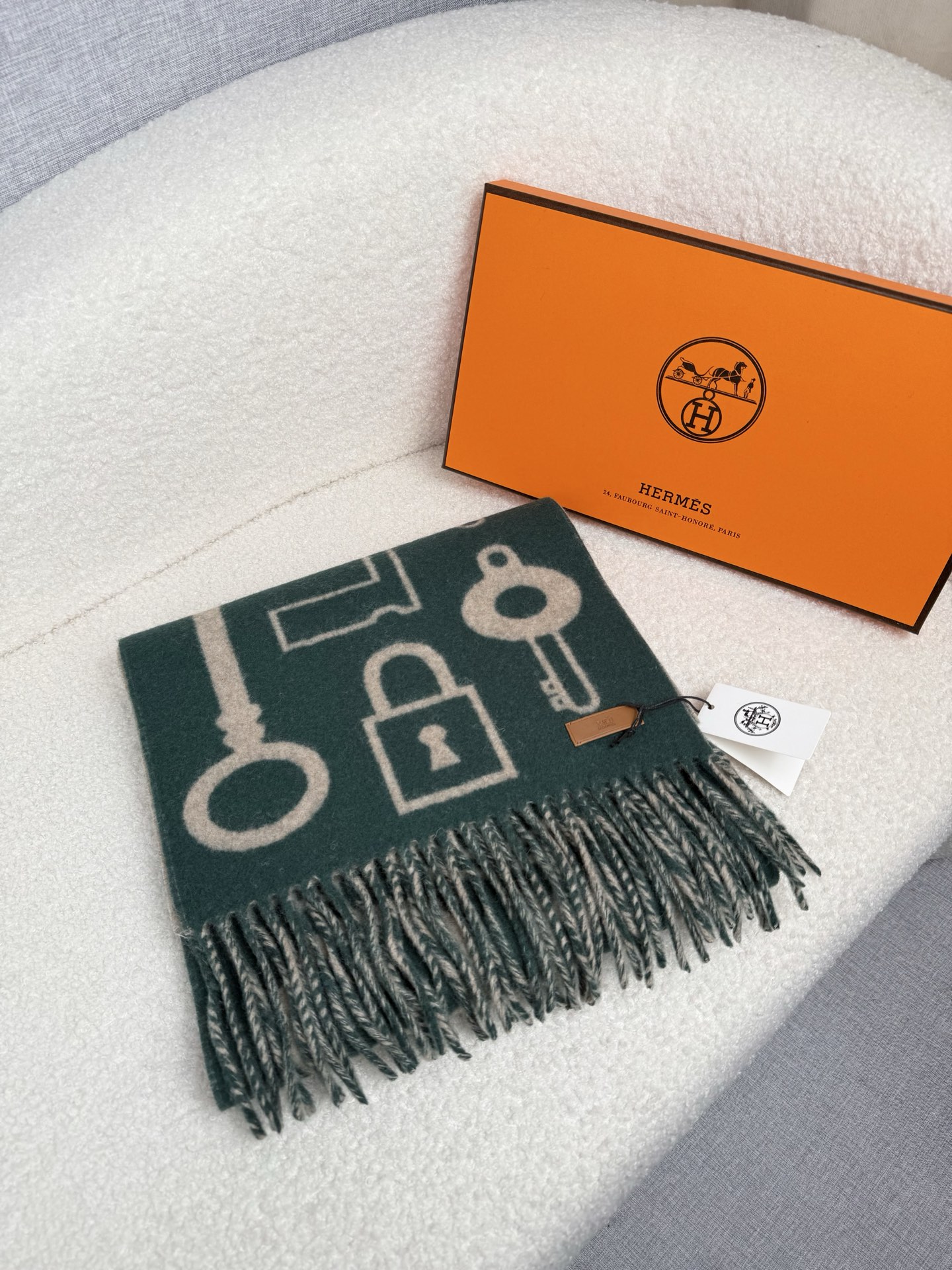 Hermès 高仿圍巾 綠色鑰匙圖案羊絨披肩 個性百搭款