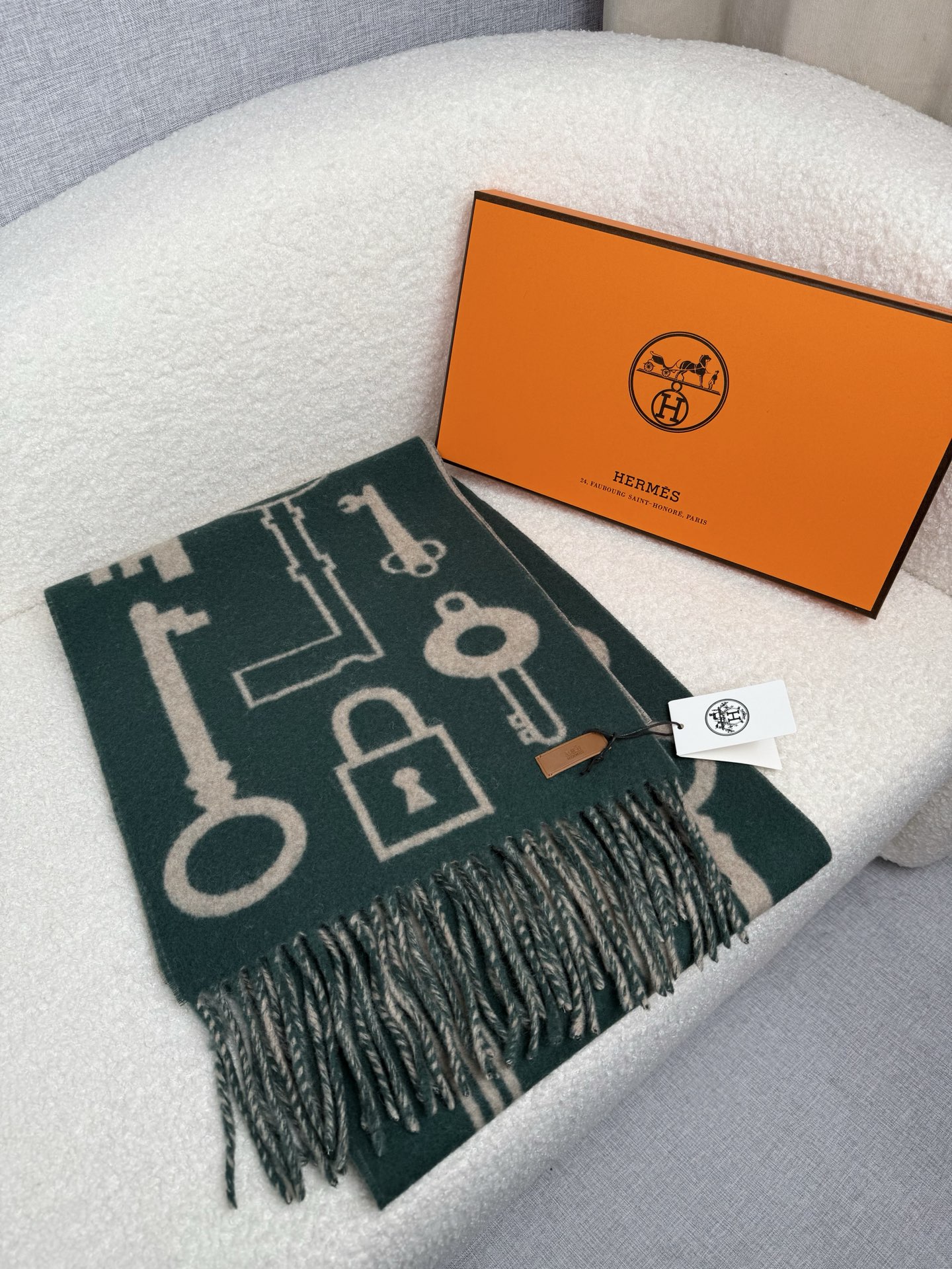 Hermès 高仿圍巾 綠色鑰匙圖案羊絨披肩 個性百搭款| 13 Hermès 高仿圍巾 綠色鑰匙圖案羊絨披肩 個性百搭款