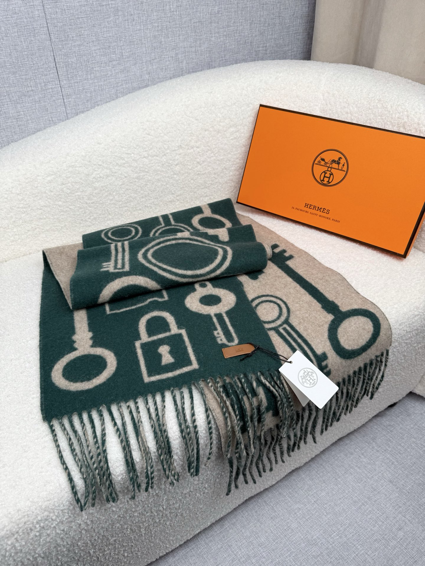 Hermès 高仿圍巾 綠色鑰匙圖案羊絨披肩 個性百搭款| 11 Hermès 高仿圍巾 綠色鑰匙圖案羊絨披肩 個性百搭款