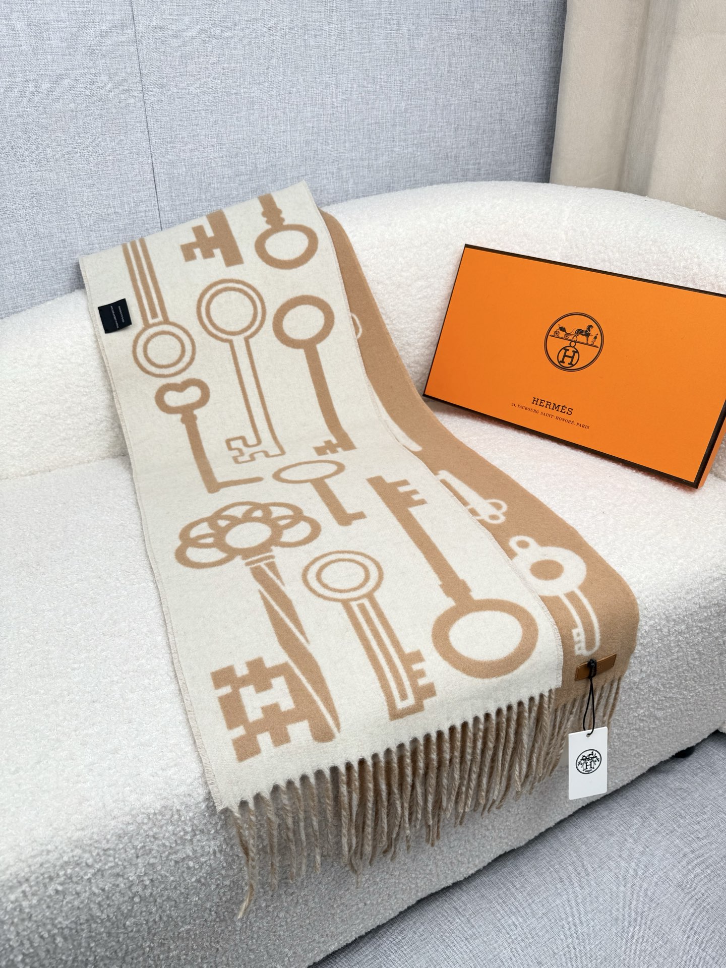 Hermès 一比一圍巾 駝色鑰匙圖案羊絨披肩 經典百搭款| 11 Hermès 一比一圍巾 駝色鑰匙圖案羊絨披肩 經典百搭款