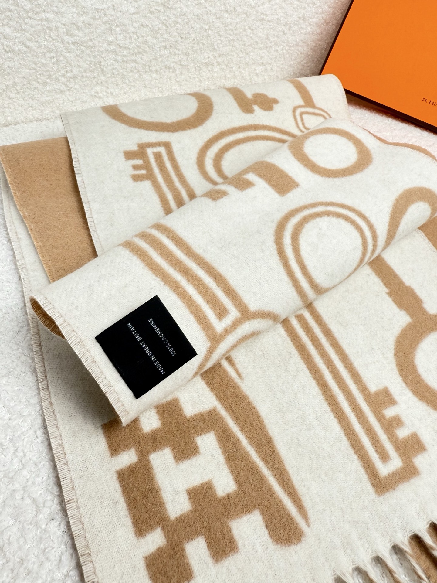 Hermès 一比一圍巾 駝色鑰匙圖案羊絨披肩 經典百搭款| 9 Hermès 一比一圍巾 駝色鑰匙圖案羊絨披肩 經典百搭款