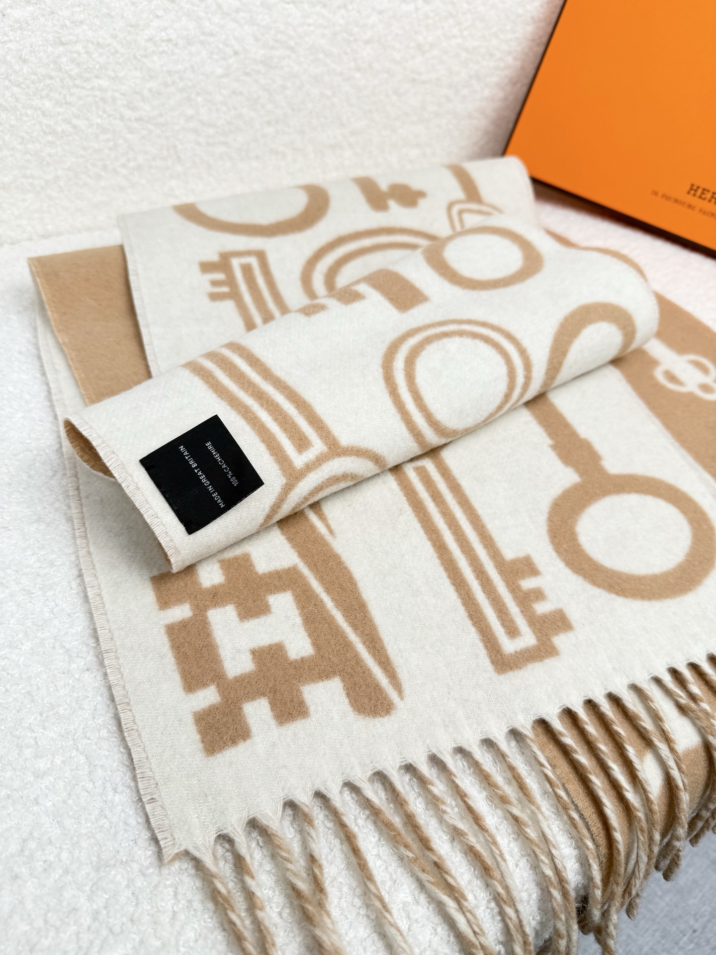Hermès 一比一圍巾 駝色鑰匙圖案羊絨披肩 經典百搭款| 8 Hermès 一比一圍巾 駝色鑰匙圖案羊絨披肩 經典百搭款