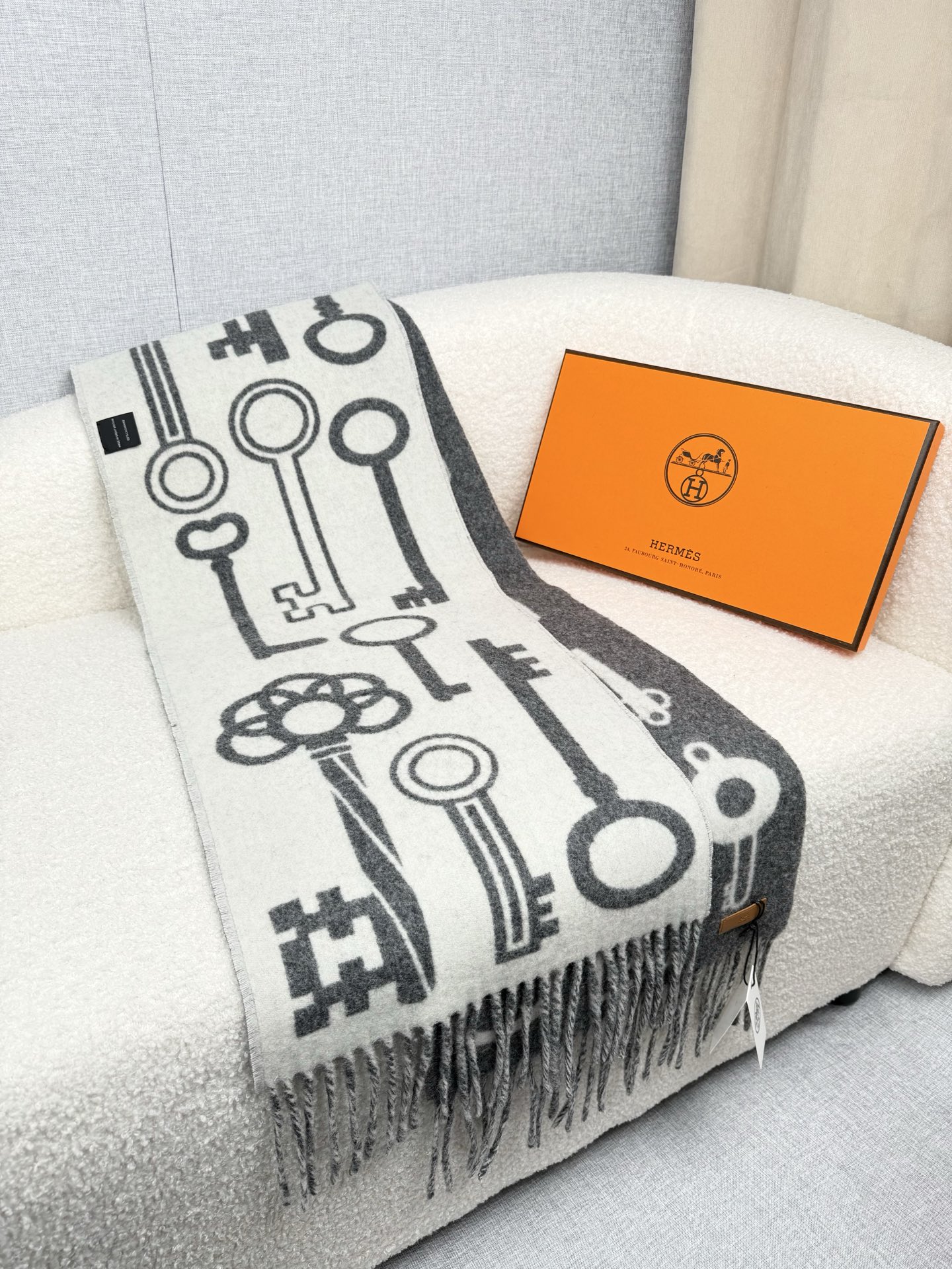 Hermès 高仿圍巾 灰色鑰匙圖案羊絨披肩 雙面設計款