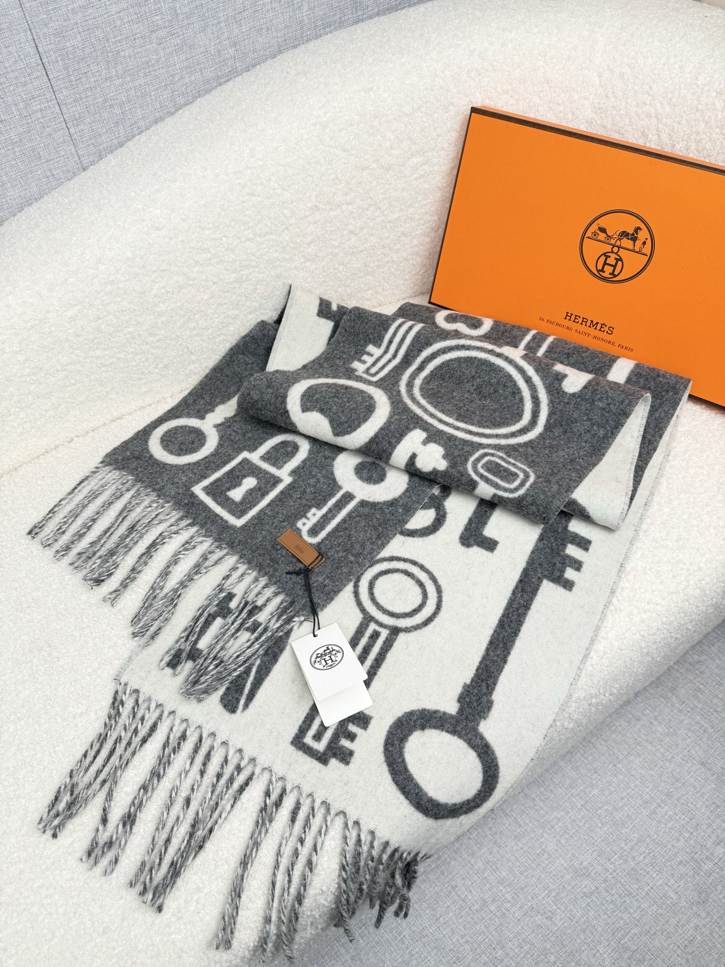 Hermès 高仿圍巾 灰色鑰匙圖案羊絨披肩 雙面設計款