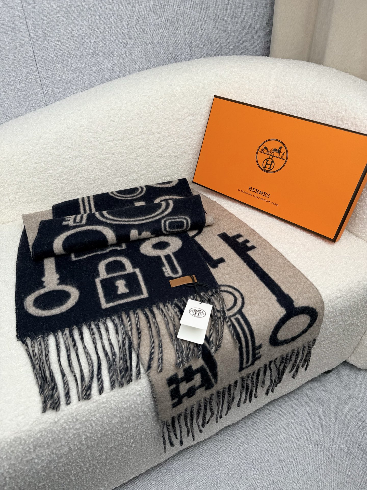 Hermès 一比一圍巾 深藍鑰匙圖案羊絨披肩 時尚百搭款