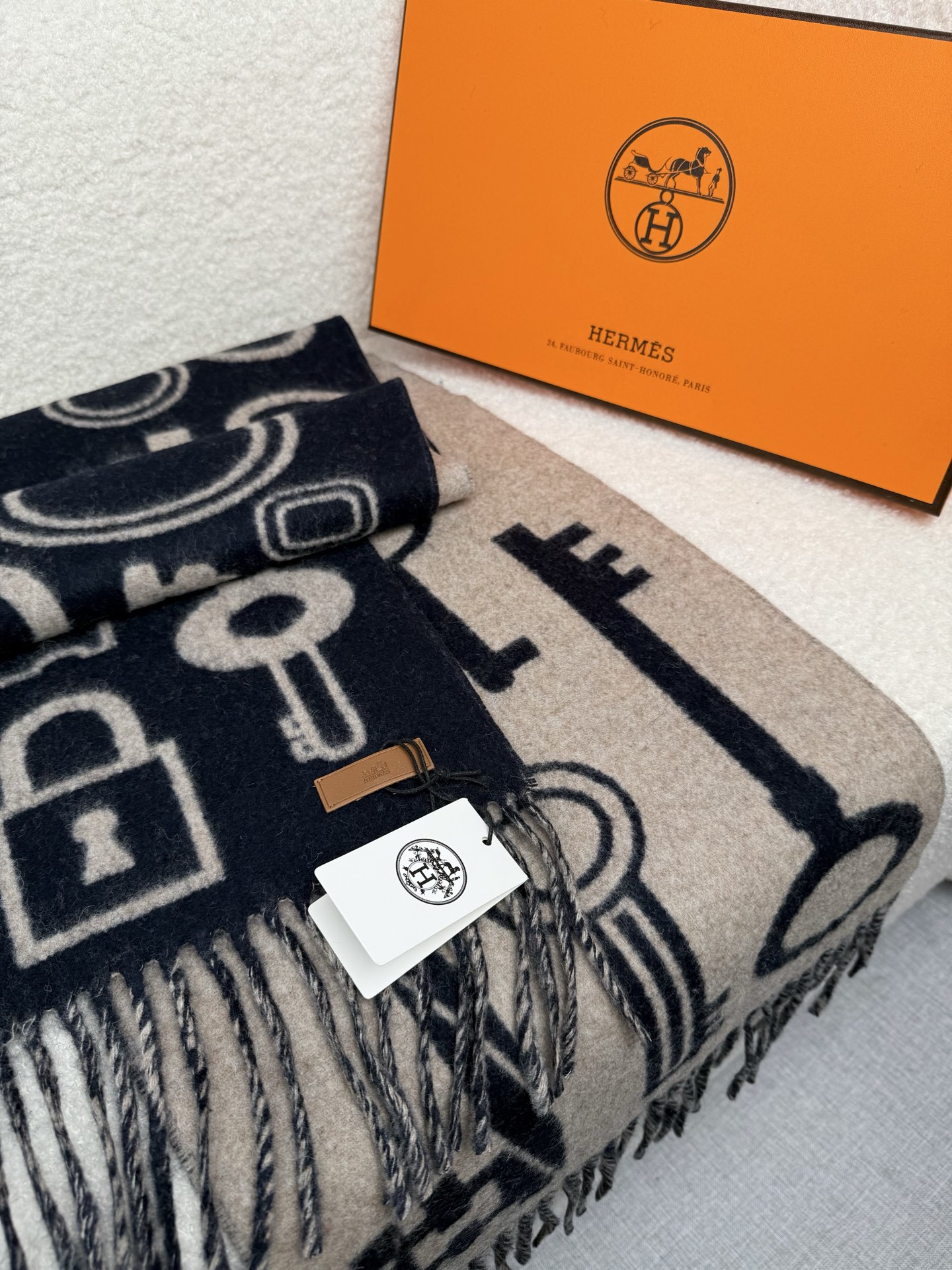 Hermès 一比一圍巾 深藍鑰匙圖案羊絨披肩 時尚百搭款