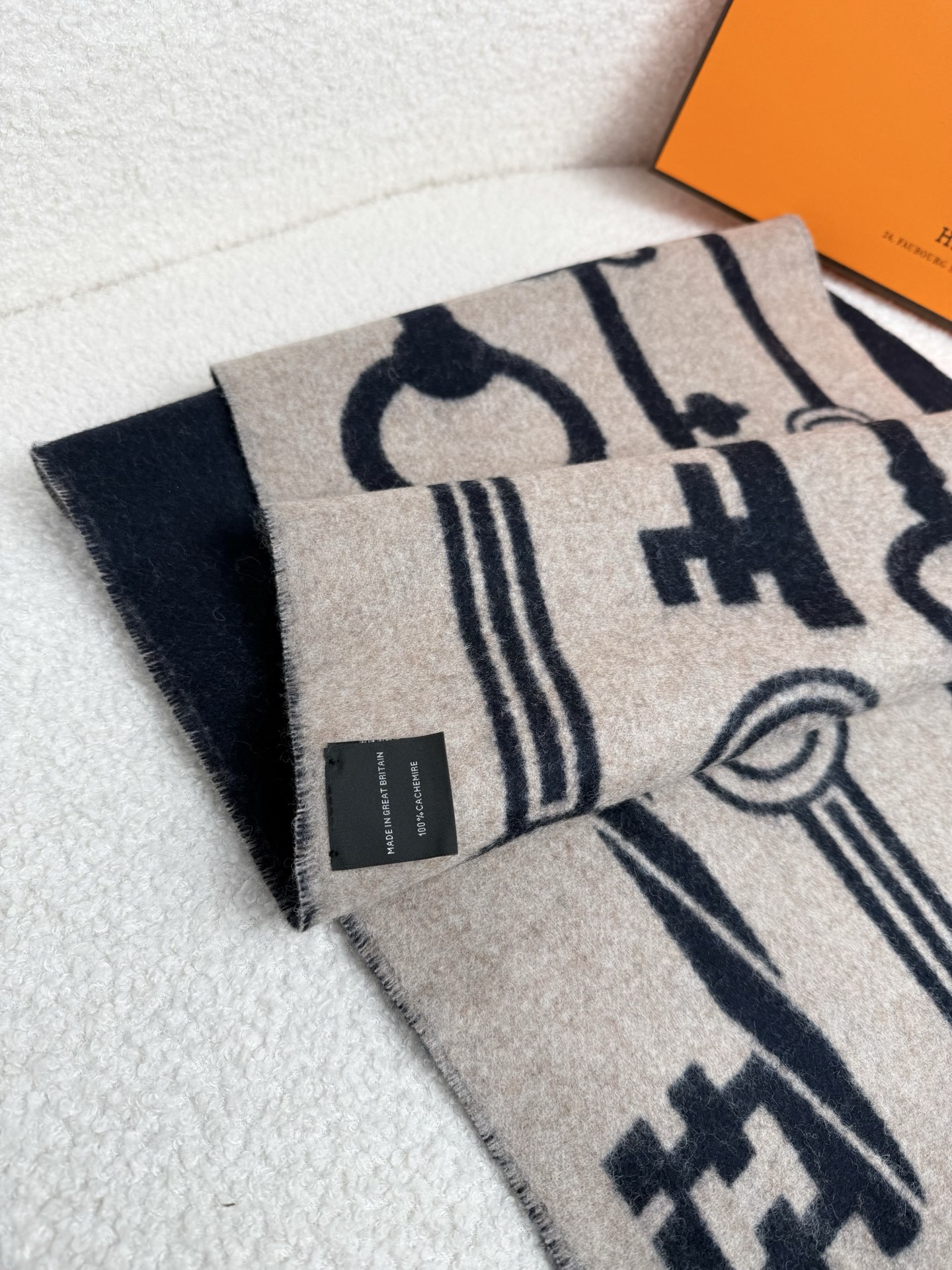 Hermès 一比一圍巾 深藍鑰匙圖案羊絨披肩 時尚百搭款