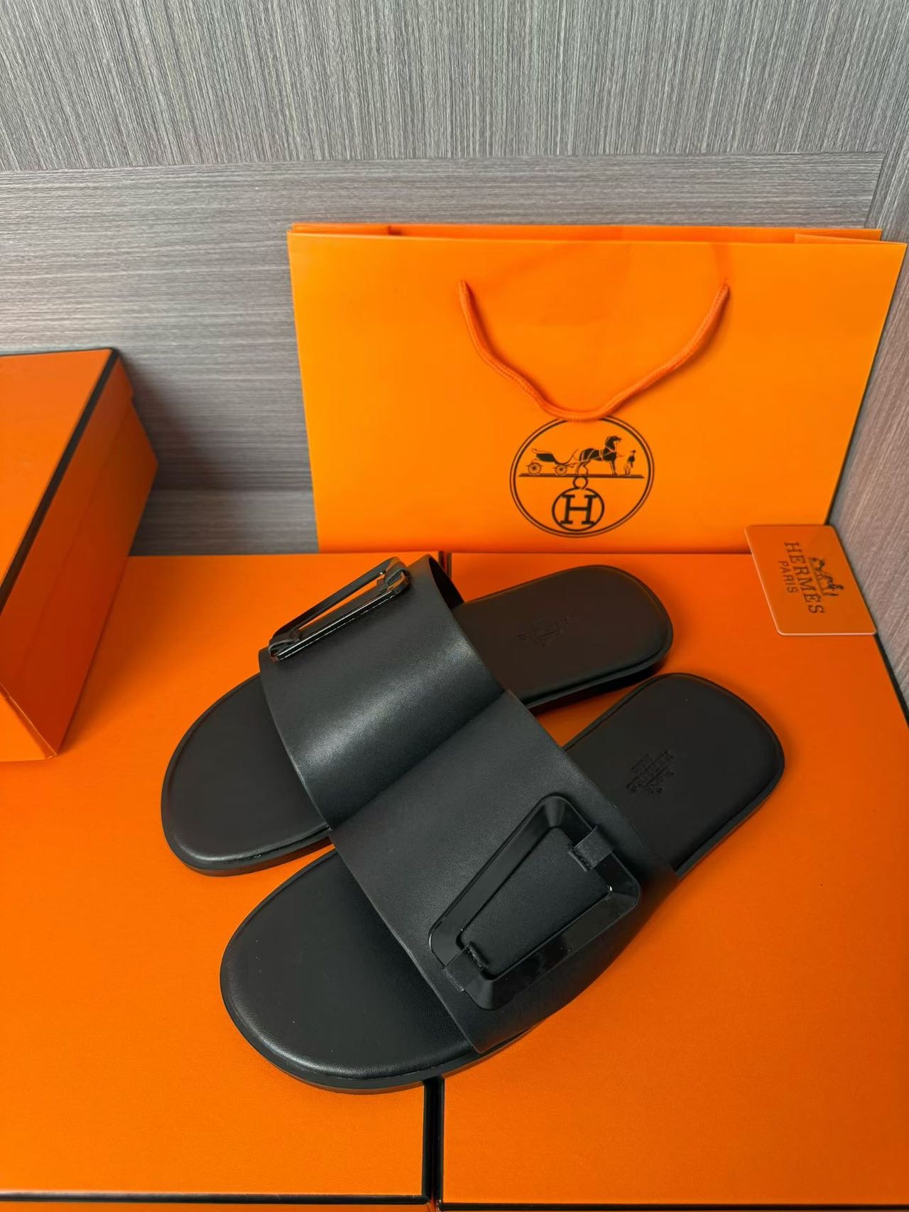Hermès 爱马仕 高仿 H扣简约凉拖 男士真皮舒适拖鞋| 12 Hermès 爱马仕 高仿 H扣简约凉拖 男士真皮舒适拖鞋