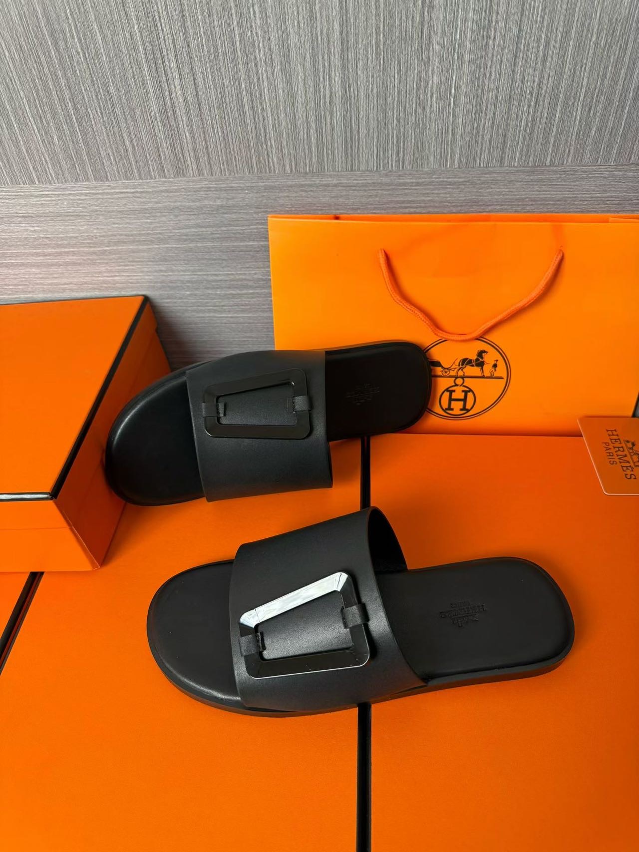 Hermès 爱马仕 高仿 H扣简约凉拖 男士真皮舒适拖鞋| 11 Hermès 爱马仕 高仿 H扣简约凉拖 男士真皮舒适拖鞋