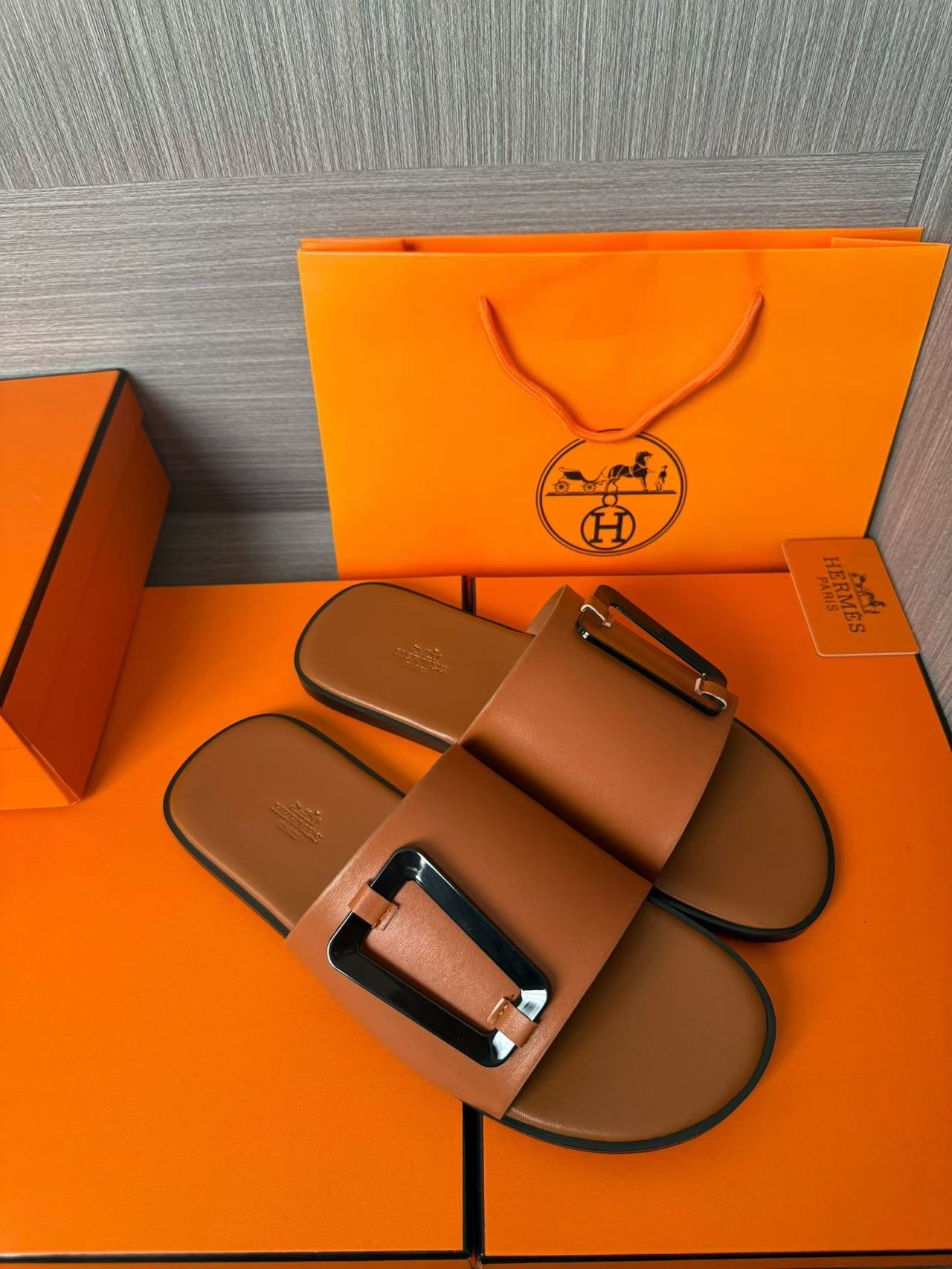 Hermès 爱马仕 高仿 拼色H扣凉拖 男士休闲百搭拖鞋| 13 Hermès 爱马仕 高仿 拼色H扣凉拖 男士休闲百搭拖鞋