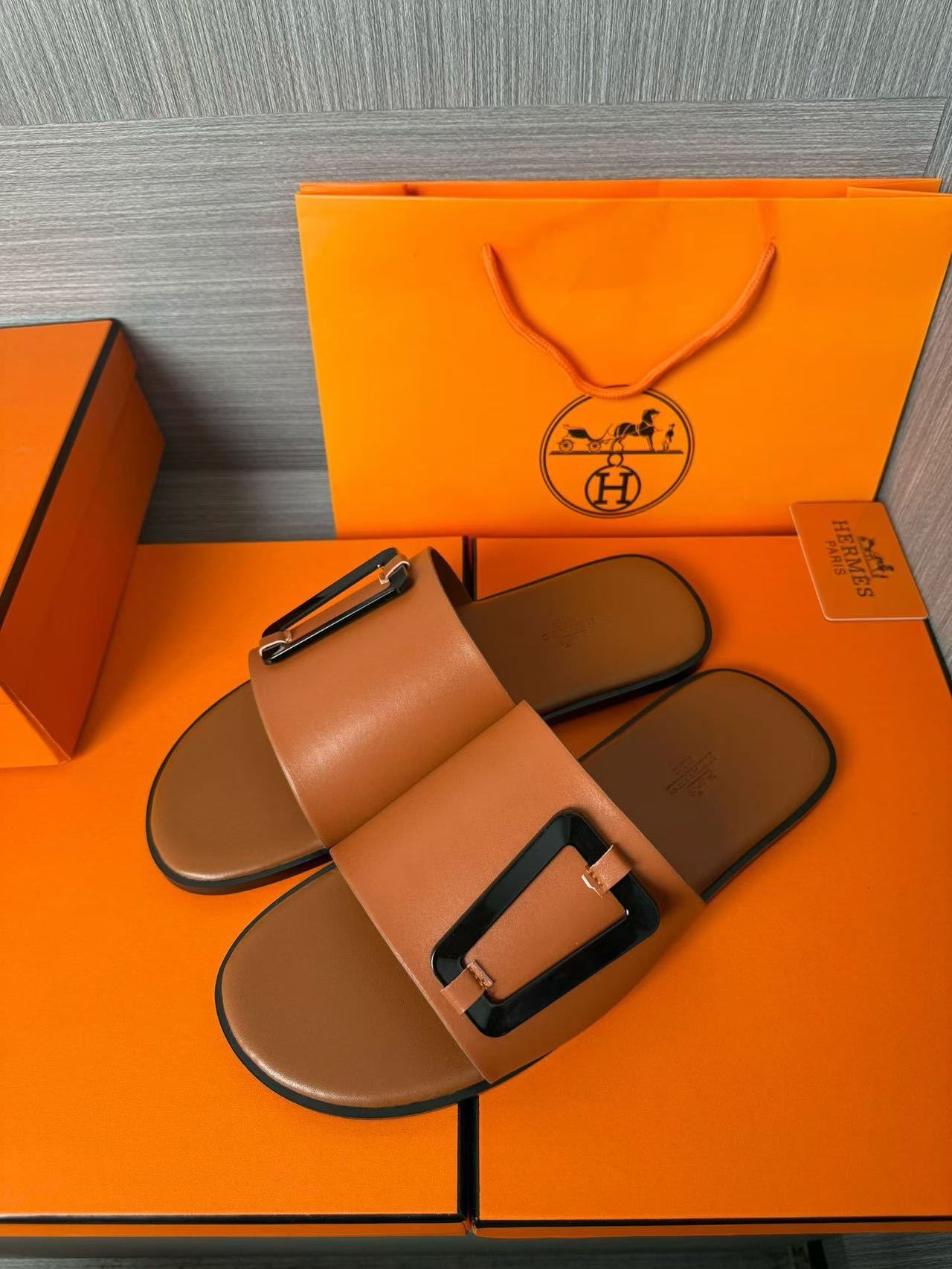 Hermès 爱马仕 高仿 拼色H扣凉拖 男士休闲百搭拖鞋| 12 Hermès 爱马仕 高仿 拼色H扣凉拖 男士休闲百搭拖鞋