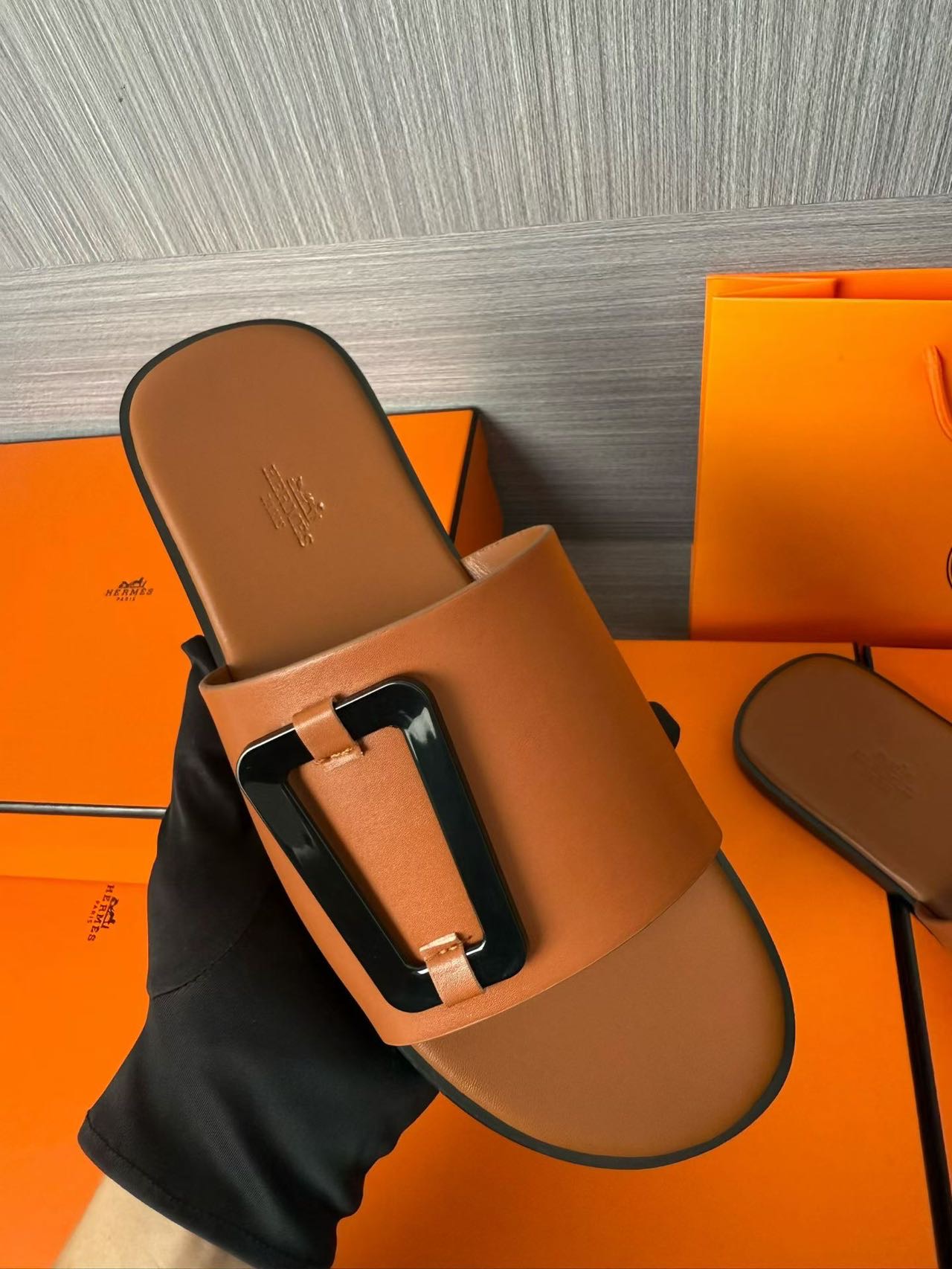 Hermès 爱马仕 高仿 拼色H扣凉拖 男士休闲百搭拖鞋| 8 Hermès 爱马仕 高仿 拼色H扣凉拖 男士休闲百搭拖鞋
