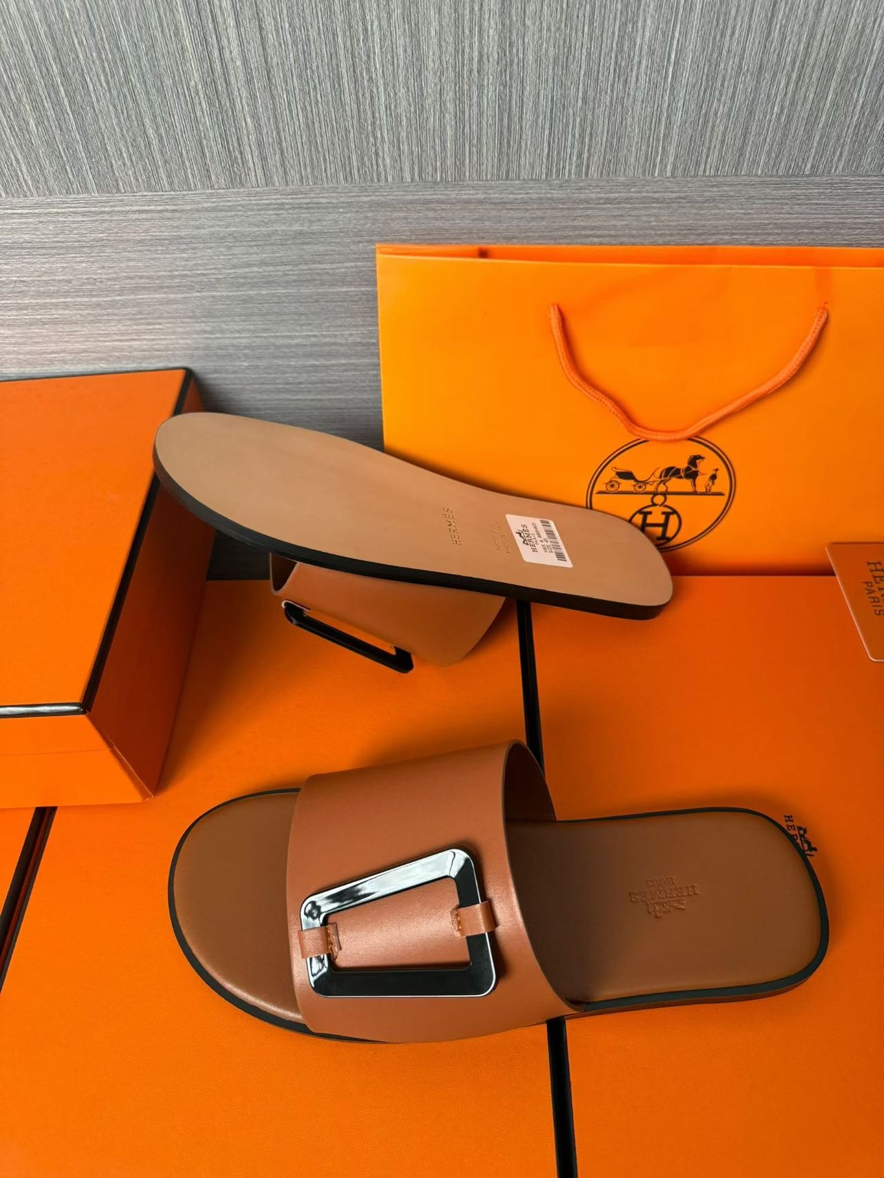 Hermès 爱马仕 高仿 拼色H扣凉拖 男士休闲百搭拖鞋| 7 Hermès 爱马仕 高仿 拼色H扣凉拖 男士休闲百搭拖鞋