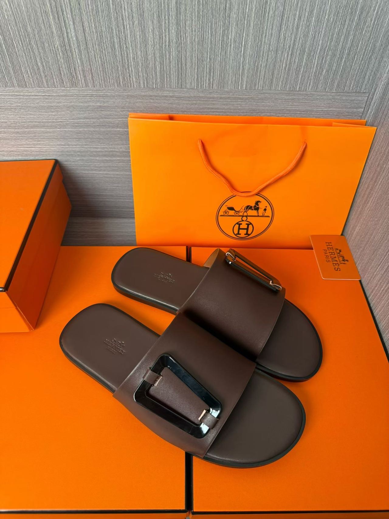 Hermès 爱马仕 高仿 深棕H扣凉拖 男士简约舒适拖鞋| 14 Hermès 爱马仕 高仿 深棕H扣凉拖 男士简约舒适拖鞋