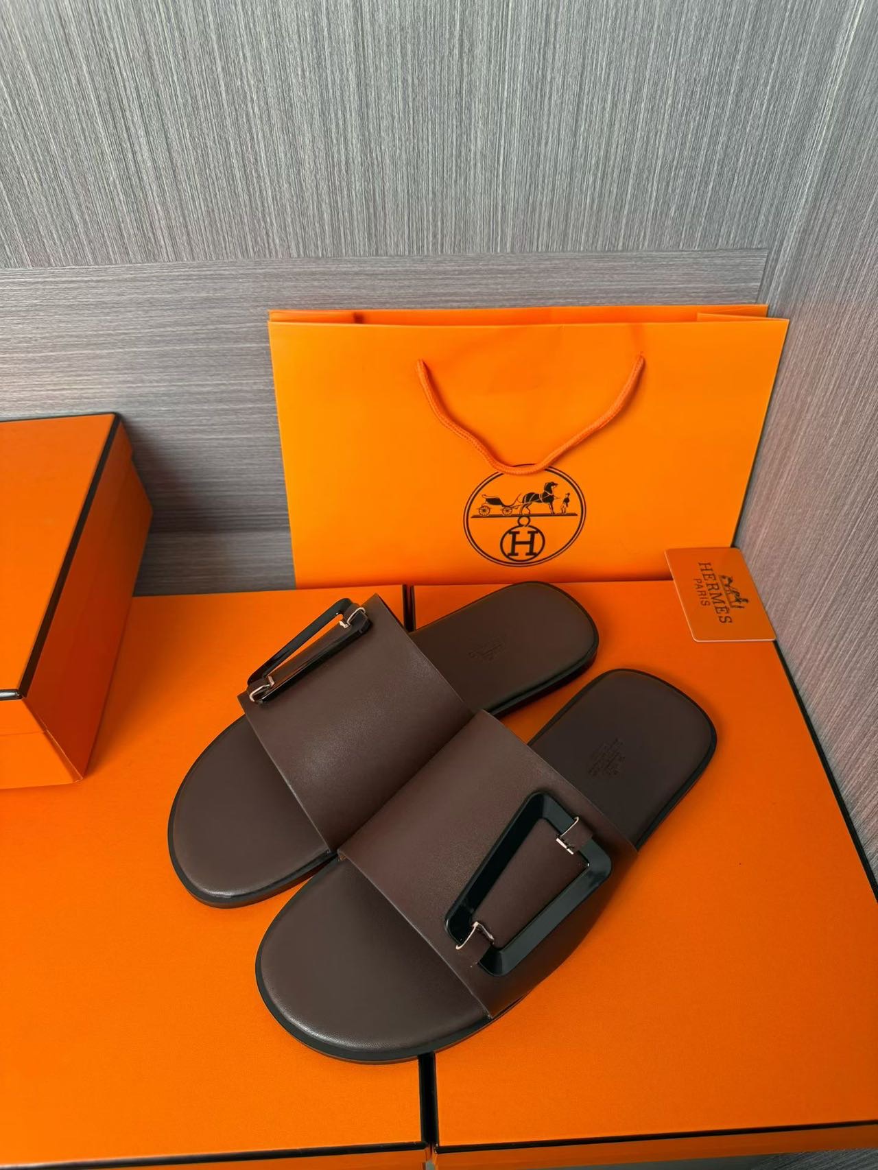 Hermès 爱马仕 高仿 深棕H扣凉拖 男士简约舒适拖鞋| 13 Hermès 爱马仕 高仿 深棕H扣凉拖 男士简约舒适拖鞋