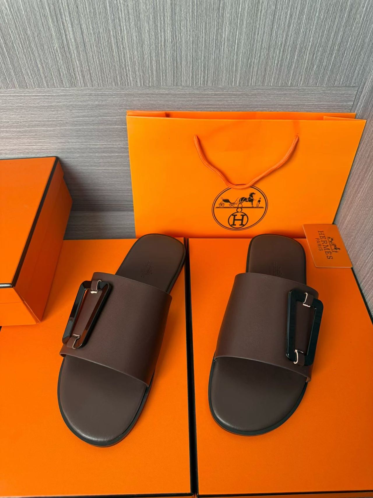 Hermès 爱马仕 高仿 深棕H扣凉拖 男士简约舒适拖鞋| 12 Hermès 爱马仕 高仿 深棕H扣凉拖 男士简约舒适拖鞋
