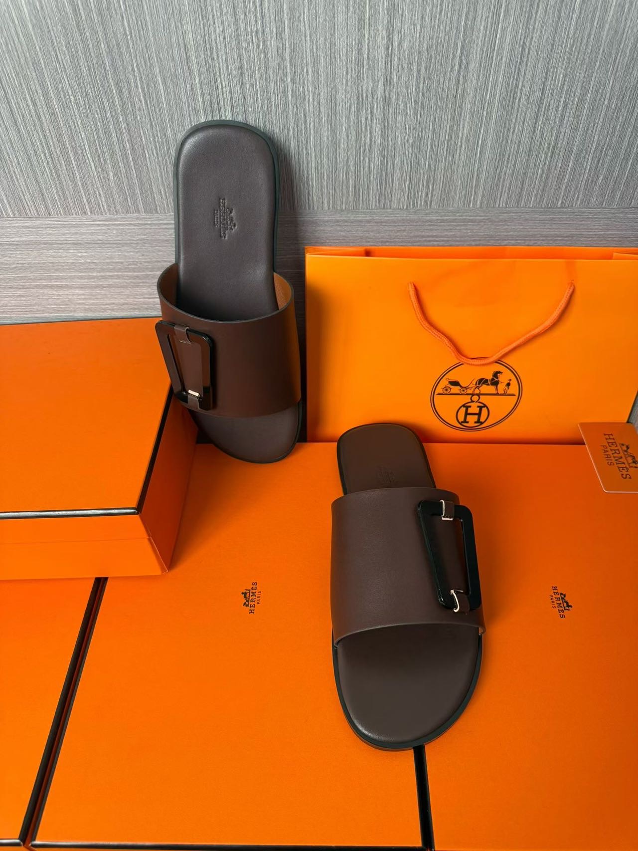 Hermès 爱马仕 高仿 深棕H扣凉拖 男士简约舒适拖鞋| 11 Hermès 爱马仕 高仿 深棕H扣凉拖 男士简约舒适拖鞋