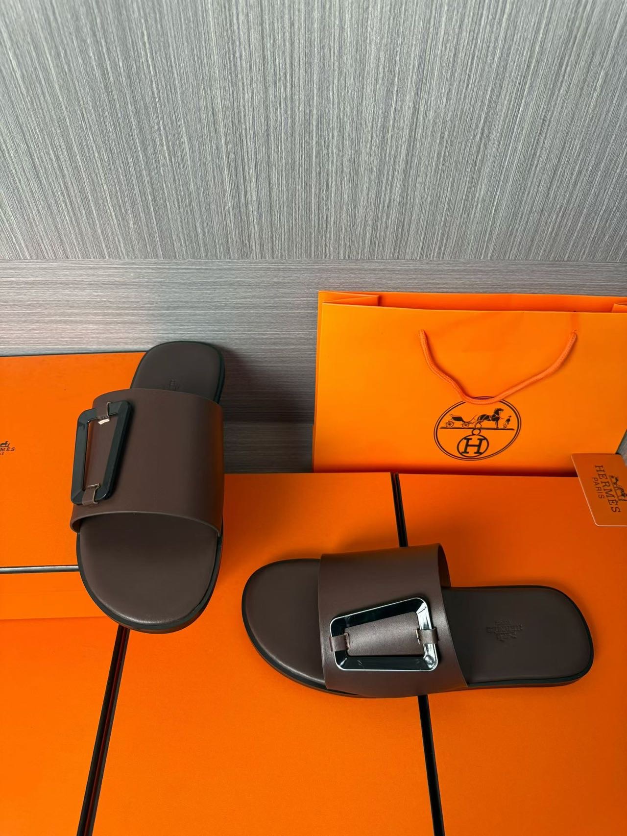 Hermès 爱马仕 高仿 深棕H扣凉拖 男士简约舒适拖鞋| 10 Hermès 爱马仕 高仿 深棕H扣凉拖 男士简约舒适拖鞋