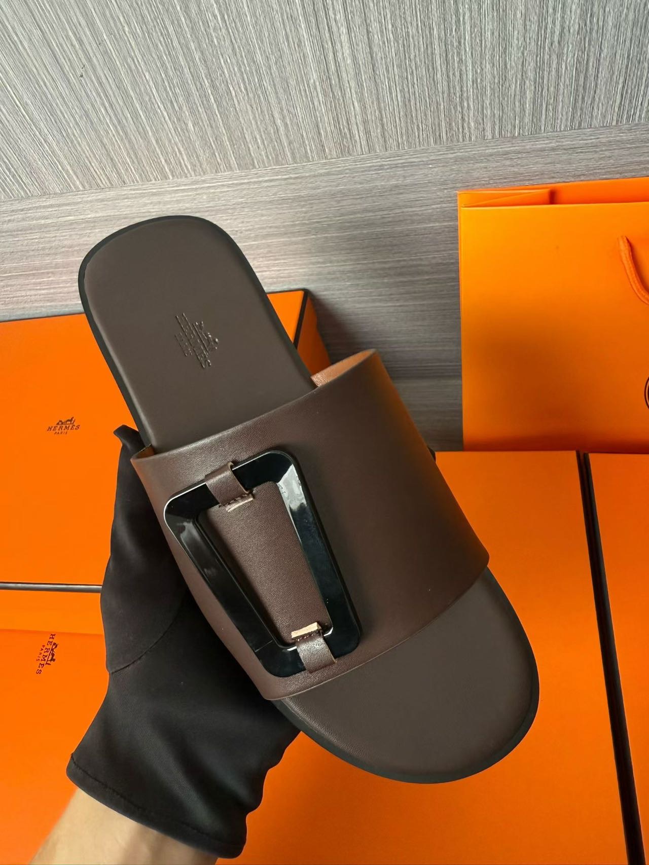 Hermès 爱马仕 高仿 深棕H扣凉拖 男士简约舒适拖鞋| 9 Hermès 爱马仕 高仿 深棕H扣凉拖 男士简约舒适拖鞋