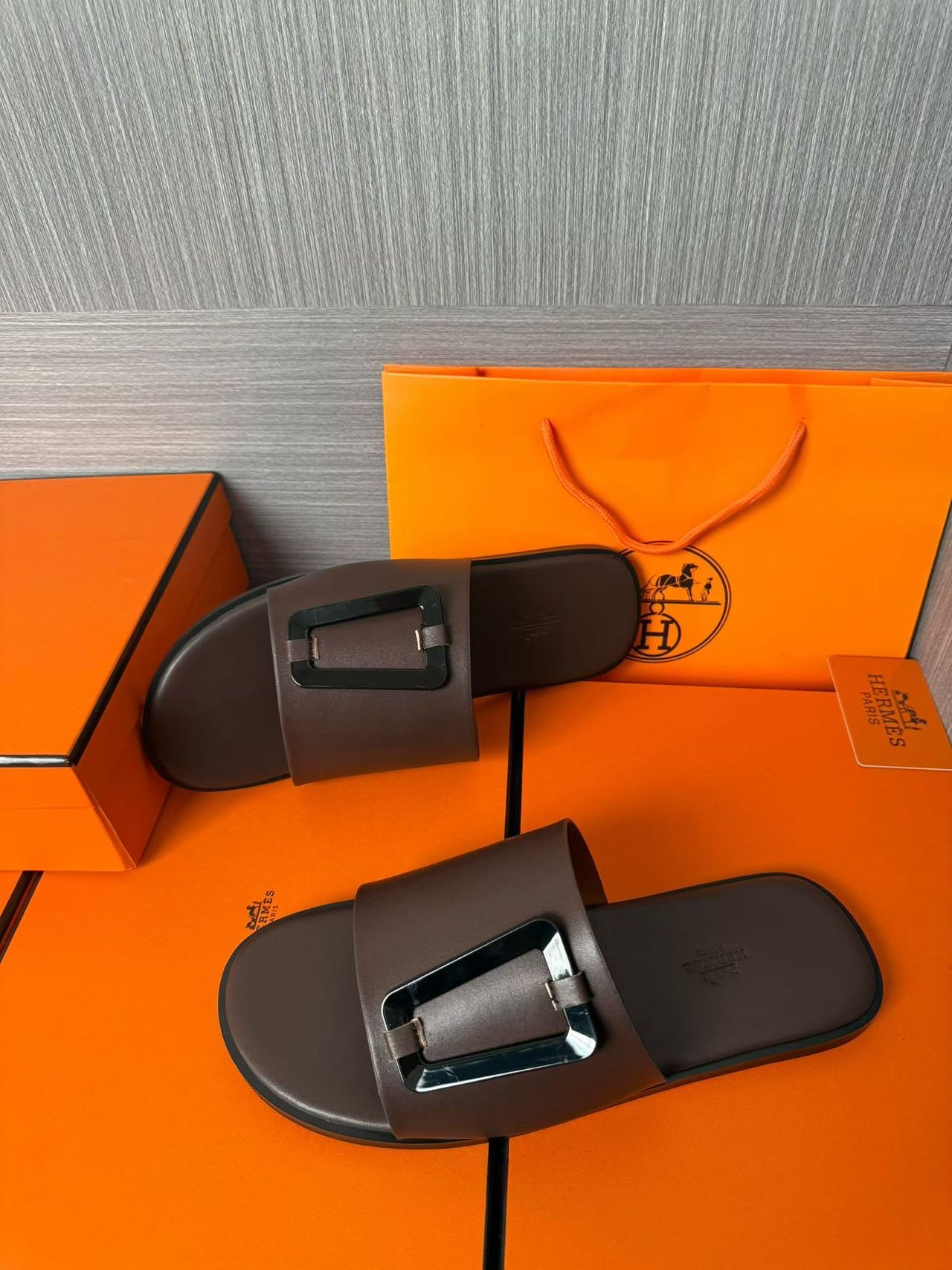 Hermès 爱马仕 高仿 深棕H扣凉拖 男士简约舒适拖鞋| 7 Hermès 爱马仕 高仿 深棕H扣凉拖 男士简约舒适拖鞋