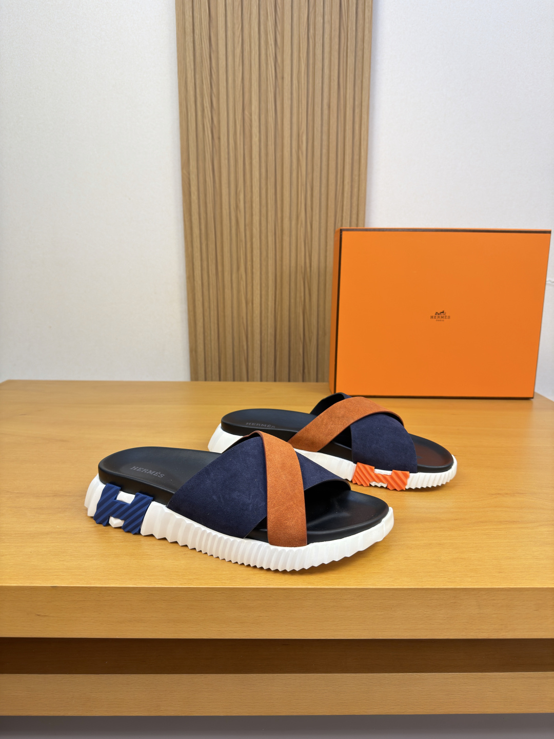 Hermès 爱马仕 高仿 橙蓝拼色交叉凉拖 男士时尚拖鞋| 6 Hermès 爱马仕 高仿 橙蓝拼色交叉凉拖 男士时尚拖鞋