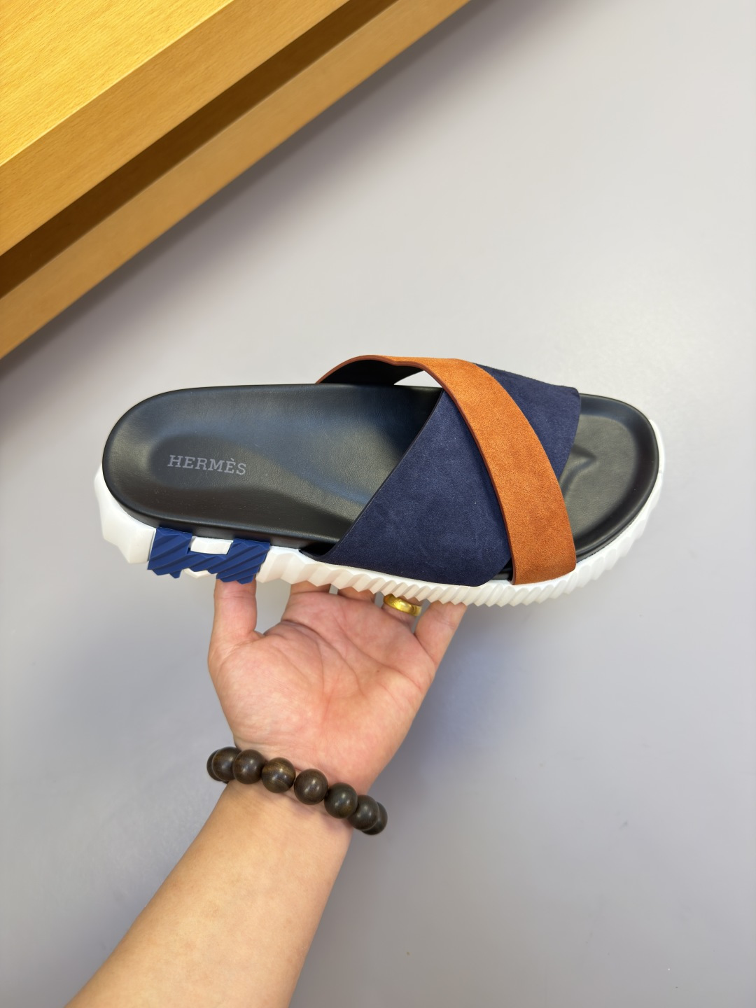 Hermès 爱马仕 高仿 橙蓝拼色交叉凉拖 男士时尚拖鞋| 12 Hermès 爱马仕 高仿 橙蓝拼色交叉凉拖 男士时尚拖鞋