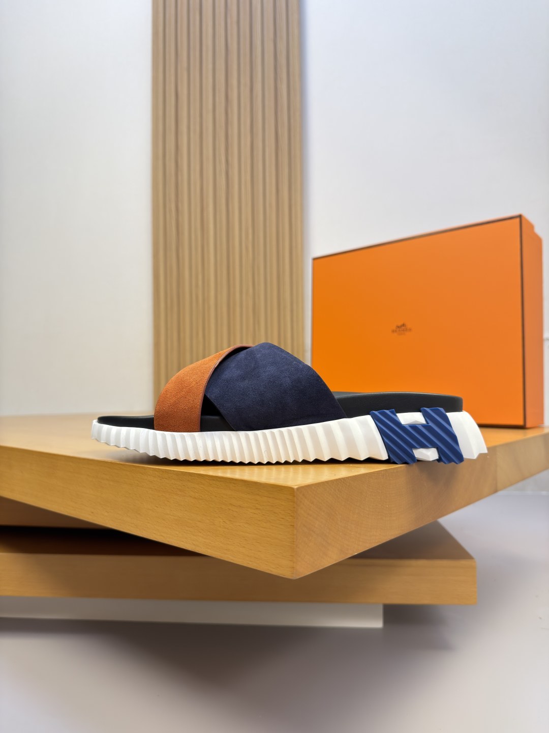 Hermès 爱马仕 高仿 橙蓝拼色交叉凉拖 男士时尚拖鞋| 11 Hermès 爱马仕 高仿 橙蓝拼色交叉凉拖 男士时尚拖鞋