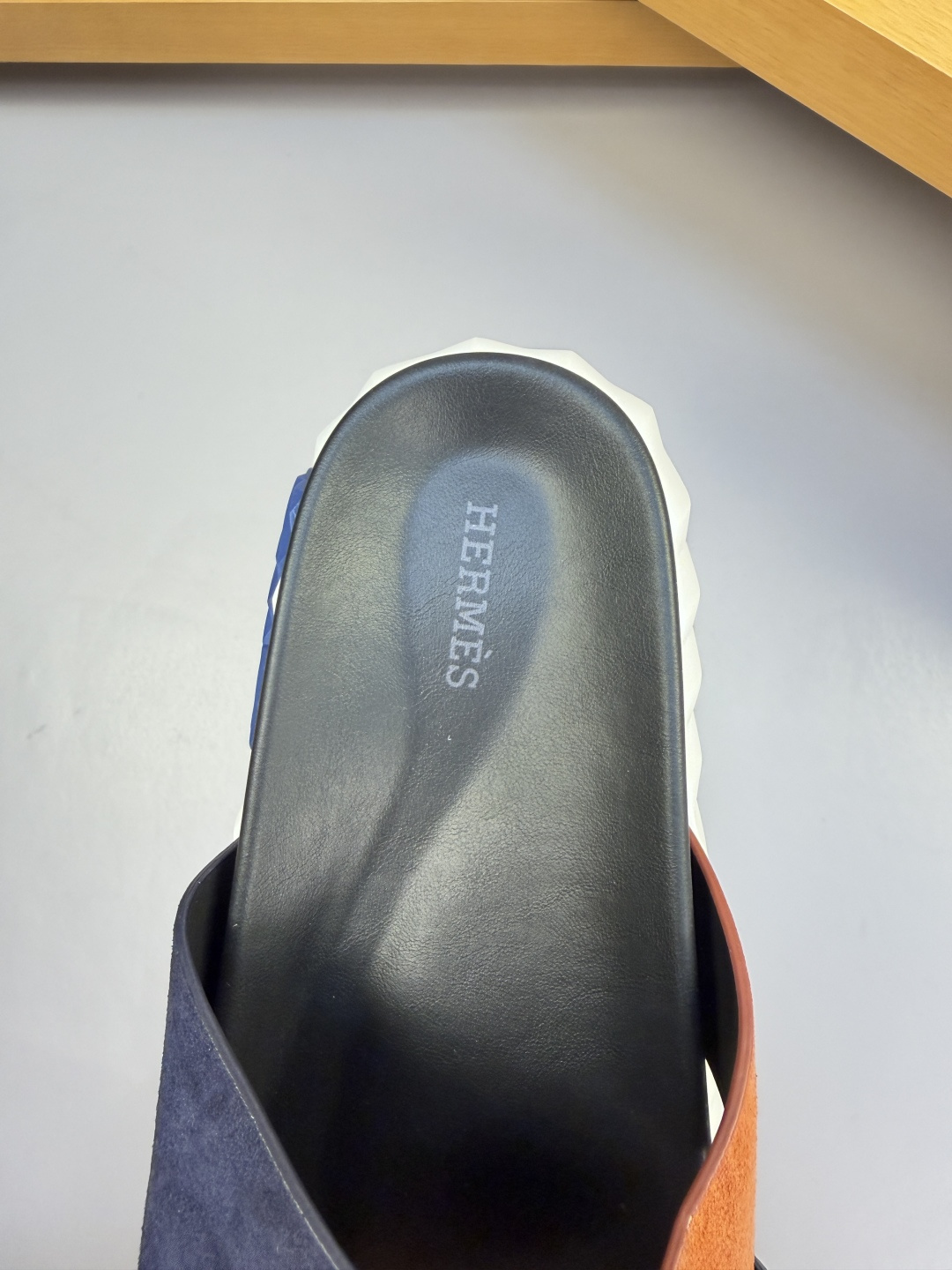 Hermès 爱马仕 高仿 橙蓝拼色交叉凉拖 男士时尚拖鞋| 9 Hermès 爱马仕 高仿 橙蓝拼色交叉凉拖 男士时尚拖鞋