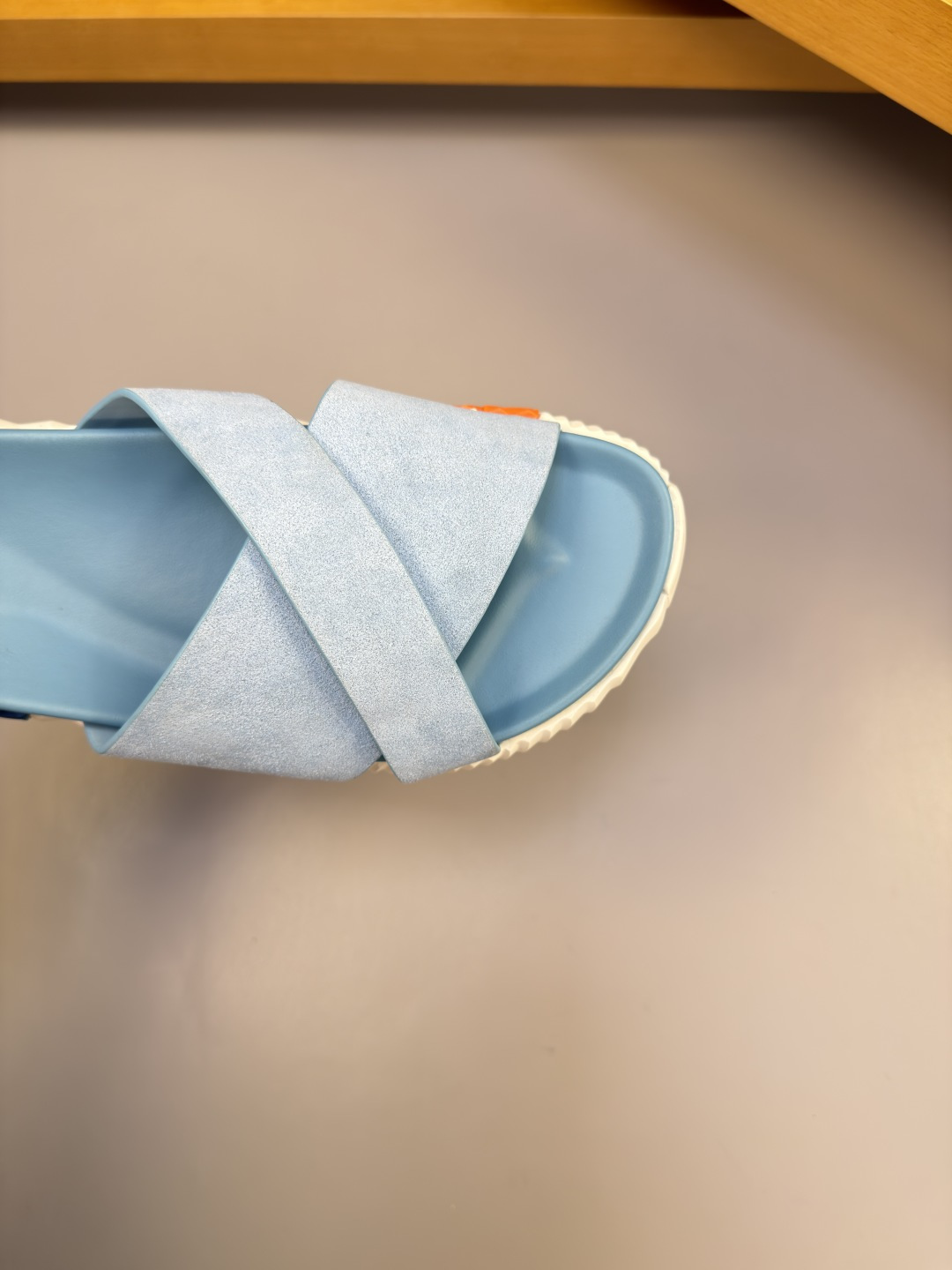 Hermès 爱马仕 高仿 浅蓝交叉凉拖 男士清爽舒适拖鞋| 10 Hermès 爱马仕 高仿 浅蓝交叉凉拖 男士清爽舒适拖鞋