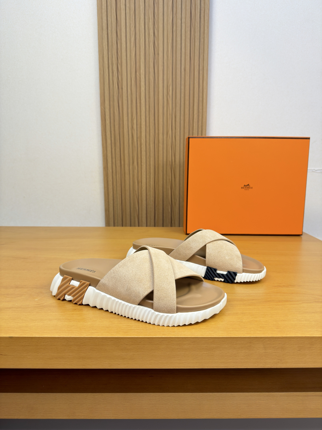 Hermès 爱马仕 高仿 米色交叉凉拖 男士简约百搭拖鞋| 6 Hermès 爱马仕 高仿 米色交叉凉拖 男士简约百搭拖鞋