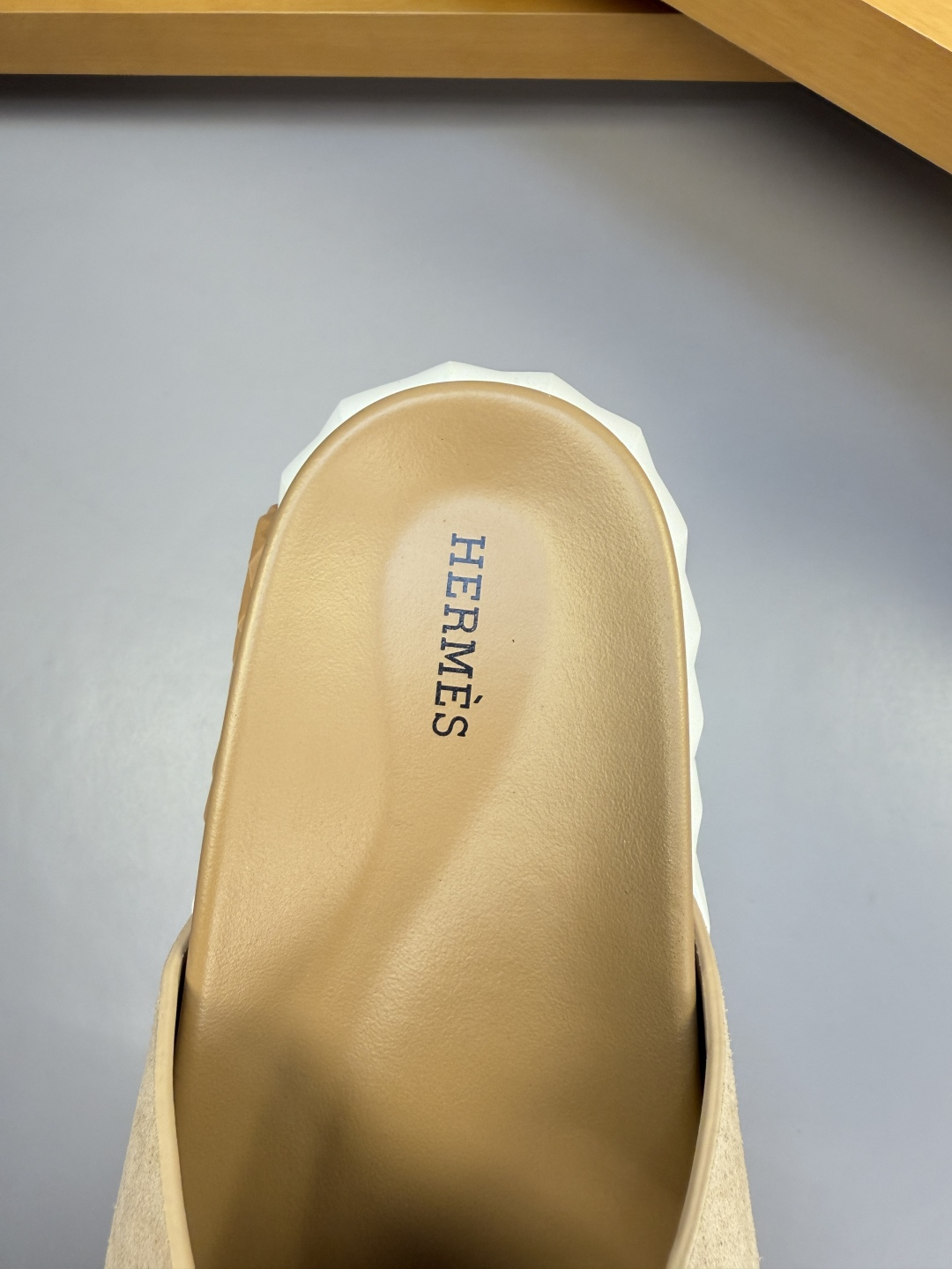 Hermès 爱马仕 高仿 米色交叉凉拖 男士简约百搭拖鞋| 9 Hermès 爱马仕 高仿 米色交叉凉拖 男士简约百搭拖鞋
