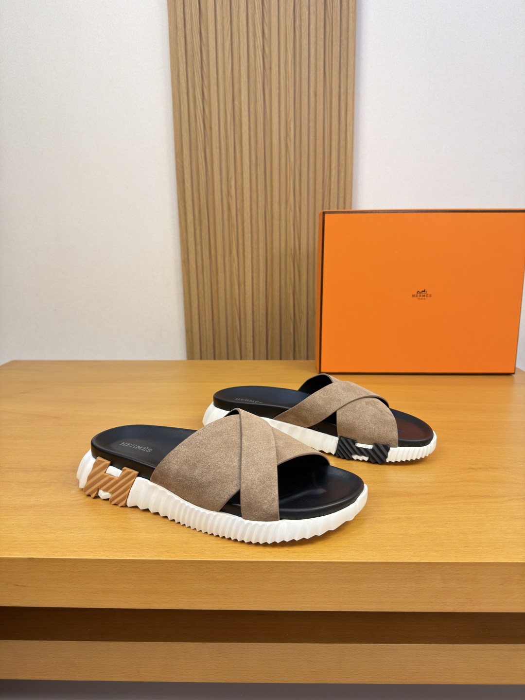 Hermès 爱马仕 高仿 灰棕交叉凉拖 男士休闲舒适拖鞋| 6 Hermès 爱马仕 高仿 灰棕交叉凉拖 男士休闲舒适拖鞋