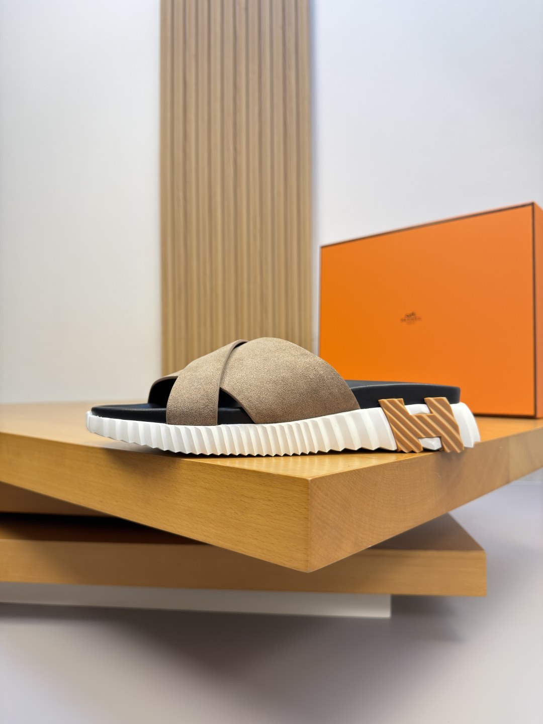 Hermès 爱马仕 高仿 灰棕交叉凉拖 男士休闲舒适拖鞋| 11 Hermès 爱马仕 高仿 灰棕交叉凉拖 男士休闲舒适拖鞋