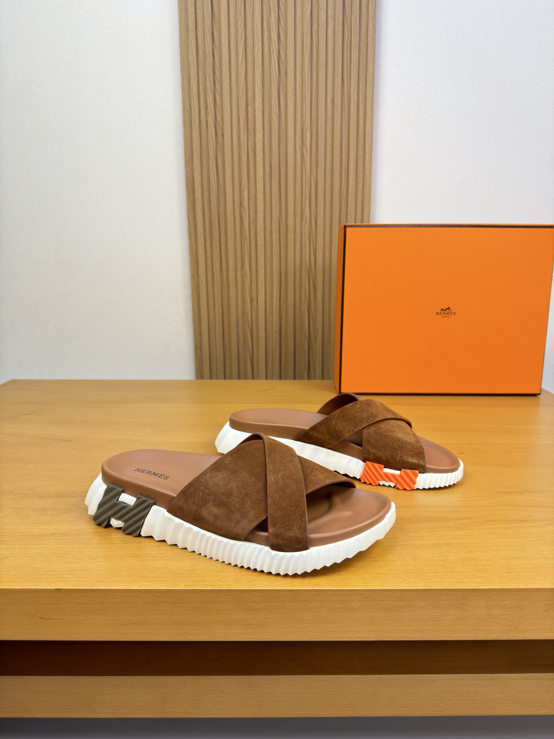 Hermès 爱马仕 高仿 深棕交叉凉拖 男士经典休闲拖鞋| 6 Hermès 爱马仕 高仿 深棕交叉凉拖 男士经典休闲拖鞋