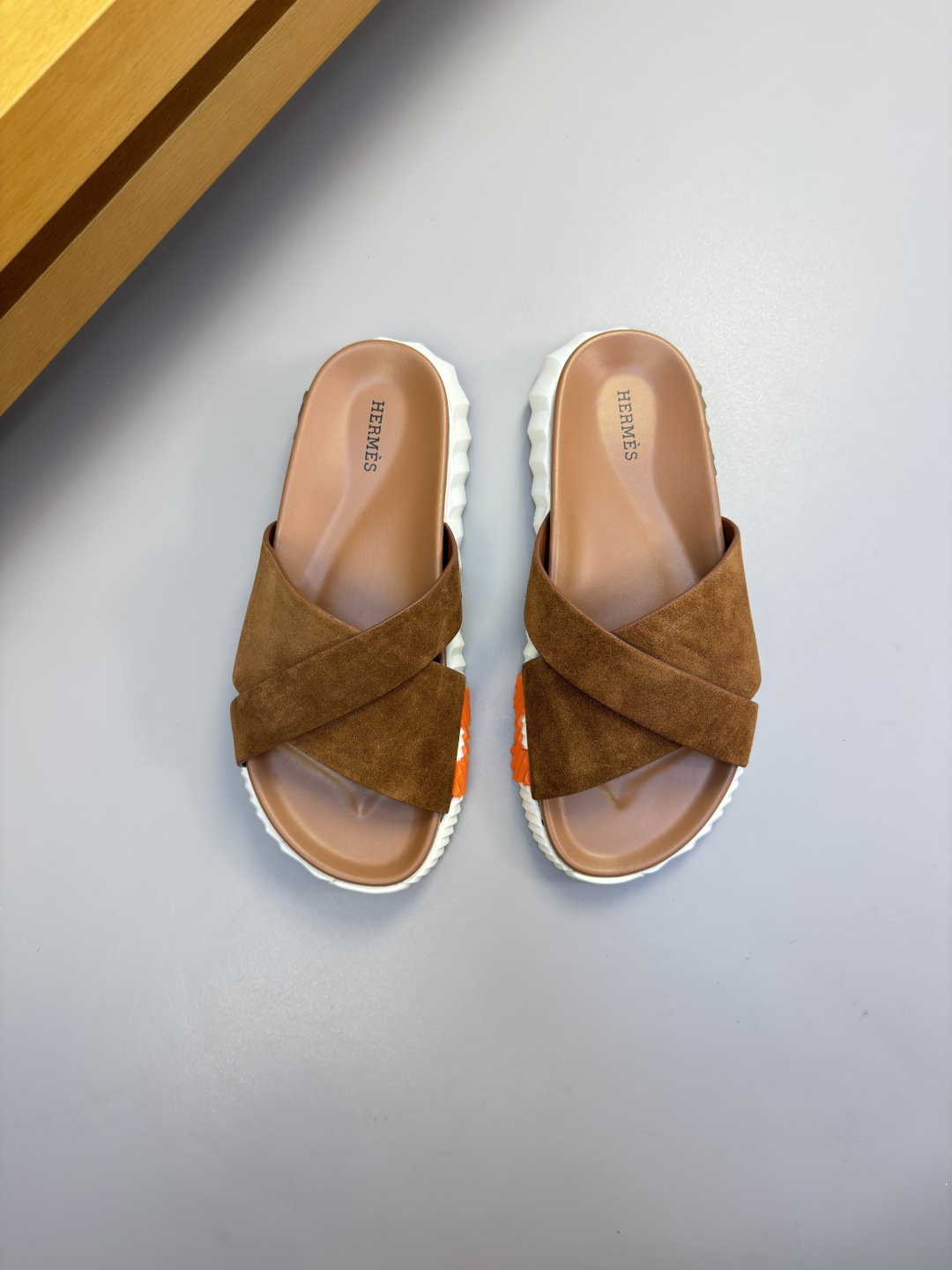 Hermès 爱马仕 高仿 深棕交叉凉拖 男士经典休闲拖鞋