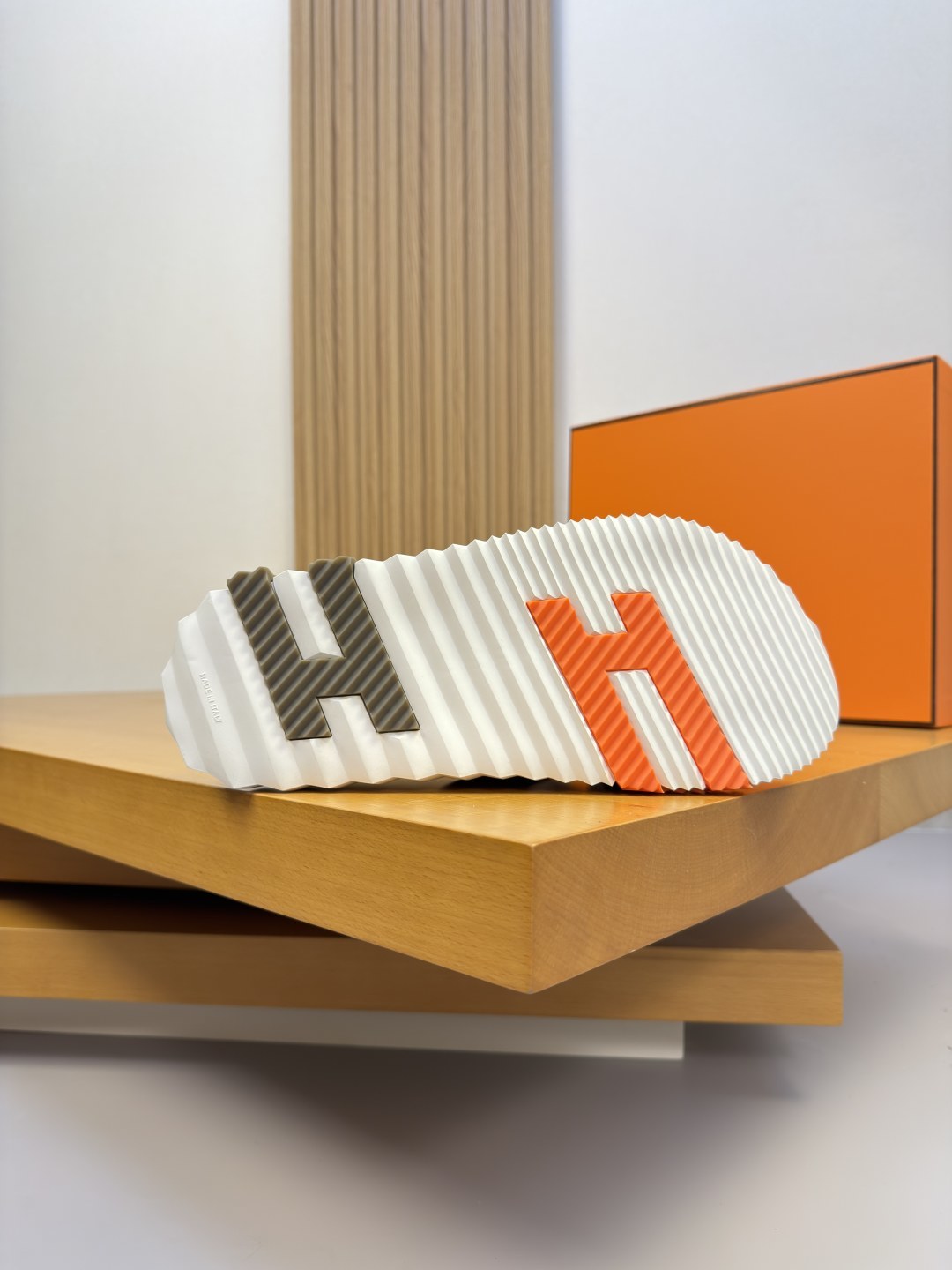 Hermès 爱马仕 高仿 深棕交叉凉拖 男士经典休闲拖鞋| 7 Hermès 爱马仕 高仿 深棕交叉凉拖 男士经典休闲拖鞋