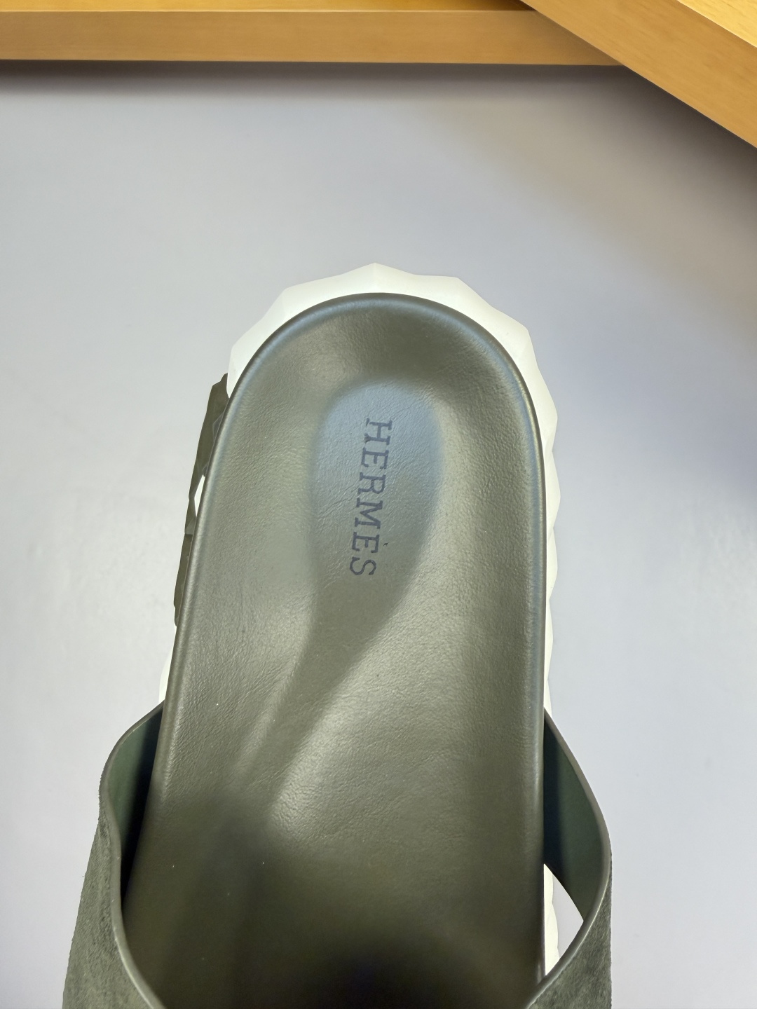 Hermès 愛馬仕 高仿 橄欖綠交叉涼拖 男士高級質感拖鞋| 9 Hermès 愛馬仕 高仿 橄欖綠交叉涼拖 男士高級質感拖鞋