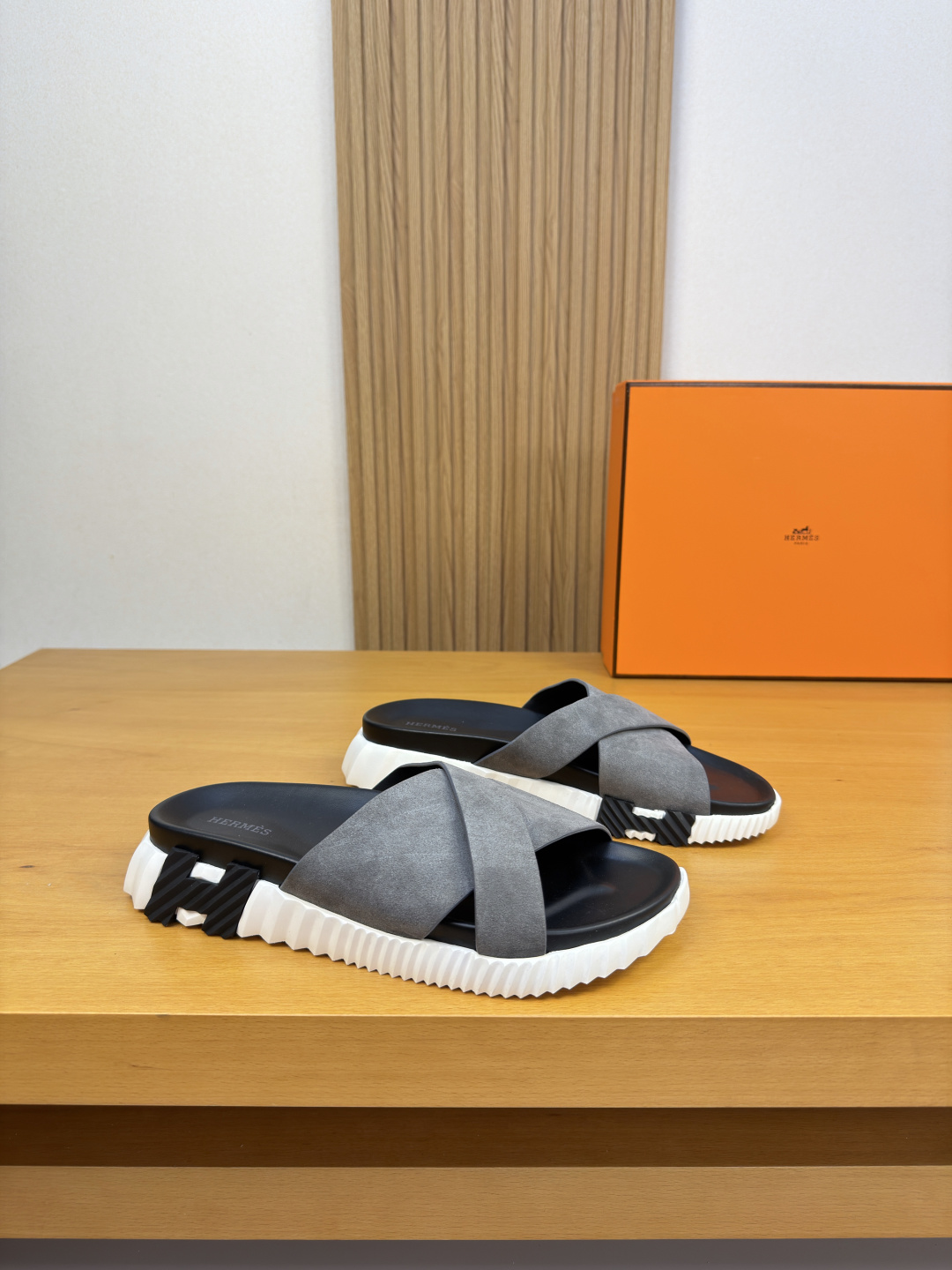 Hermès 愛馬仕 高仿 灰色交叉涼拖 男士簡約百搭拖鞋| 6 Hermès 愛馬仕 高仿 灰色交叉涼拖 男士簡約百搭拖鞋