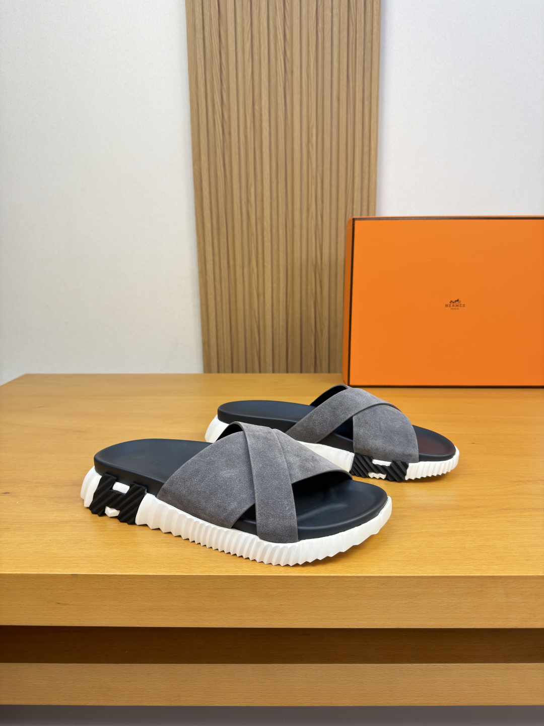 Hermès 愛馬仕 高仿 淺灰交叉涼拖 男士簡約休閒拖鞋