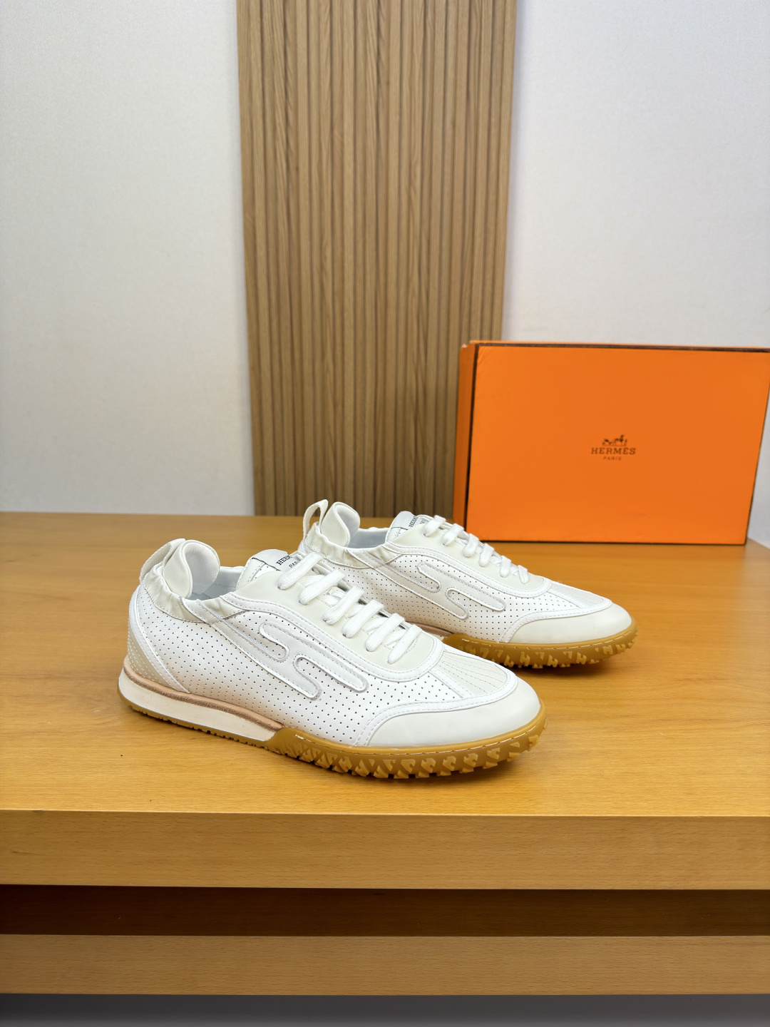 Hermès 高仿 男女款 Bouncing 白色真皮運動鞋 清爽百搭