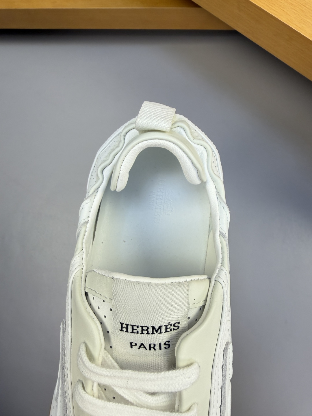 Hermès 高仿 男女款 Bouncing 白色真皮運動鞋 清爽百搭| 9 Hermès 高仿 男女款 Bouncing 白色真皮運動鞋 清爽百搭