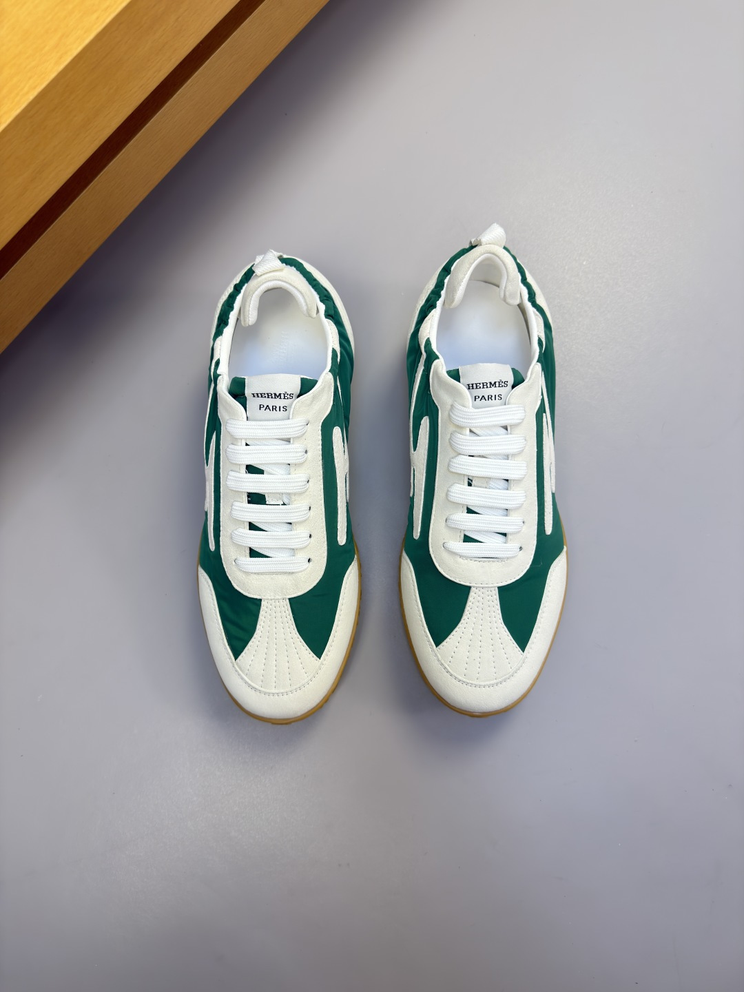 Hermès 高仿 男女款 Bouncing 綠拼白運動鞋 清爽搶眼| 14 Hermès 高仿 男女款 Bouncing 綠拼白運動鞋 清爽搶眼