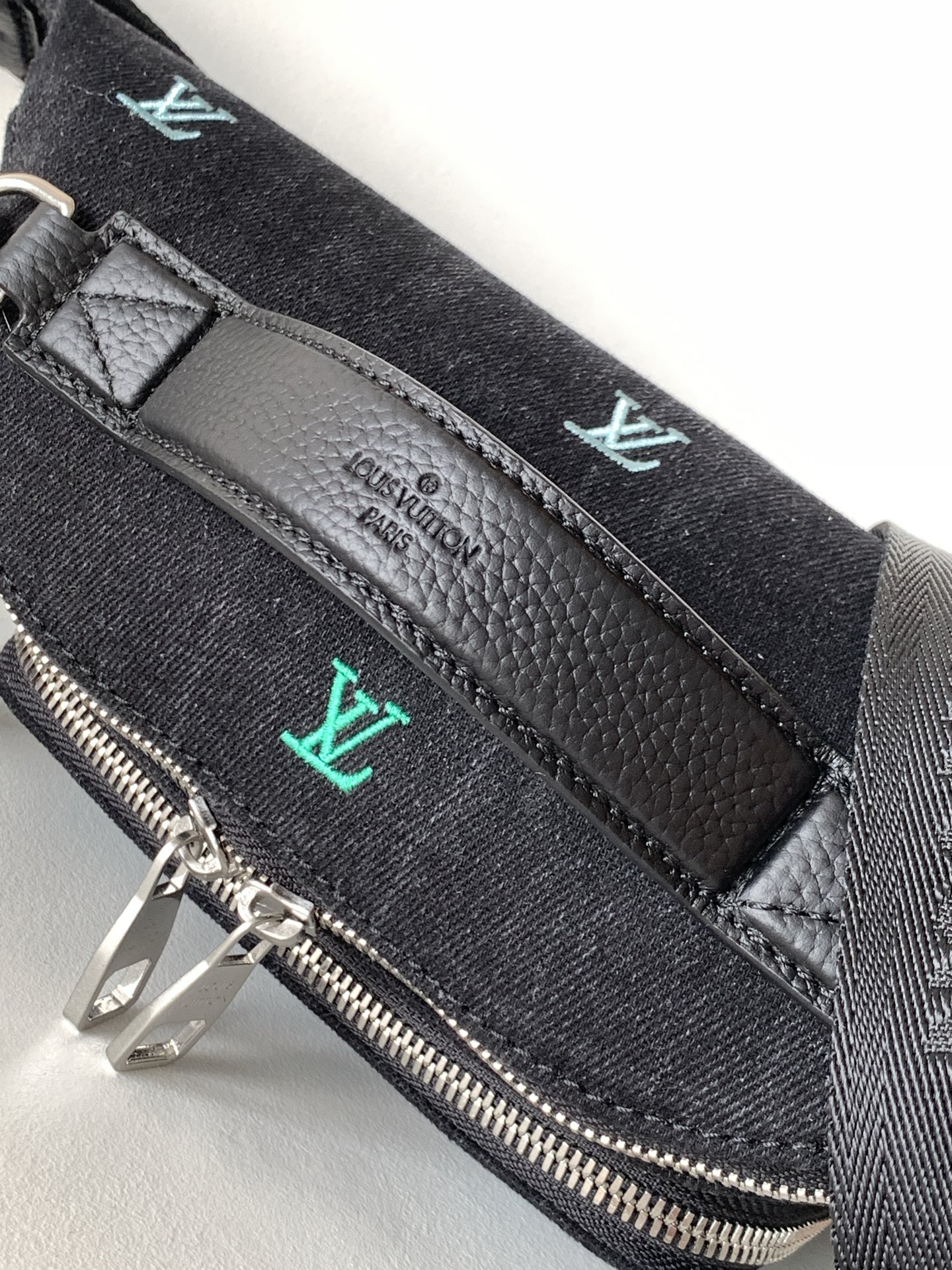 LV一比一男女款刺繡Logo牛仔腰包街頭潮流百搭款| 9 LV一比一男女款刺繡Logo牛仔腰包街頭潮流百搭款