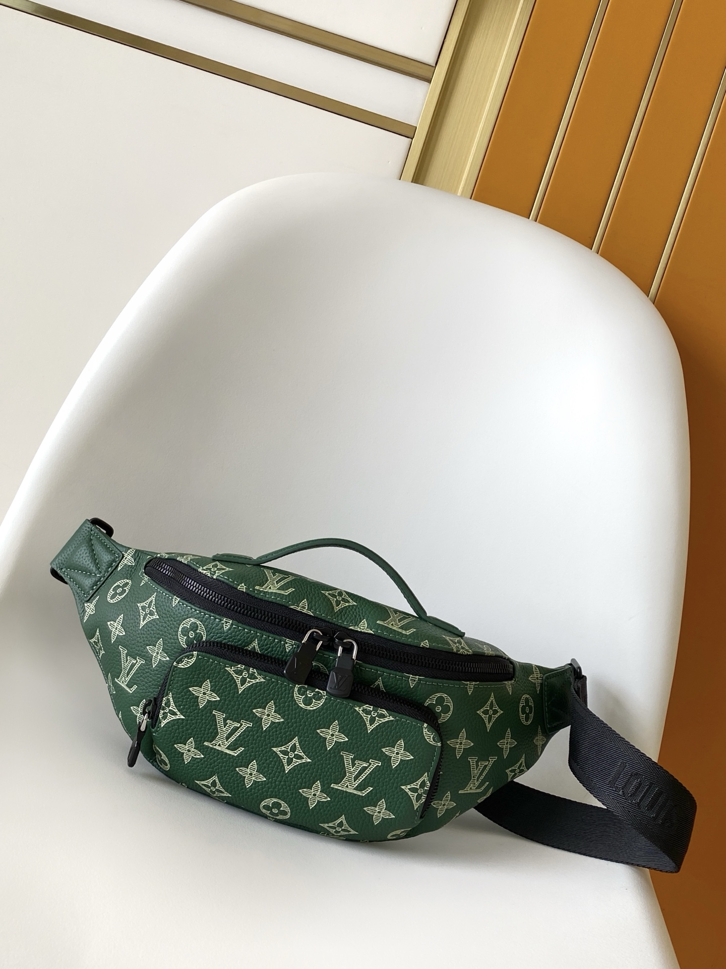 LV A貨男女款綠色印花腰包時尚設計休閒百搭款| 3 LV A貨男女款綠色印花腰包時尚設計休閒百搭款