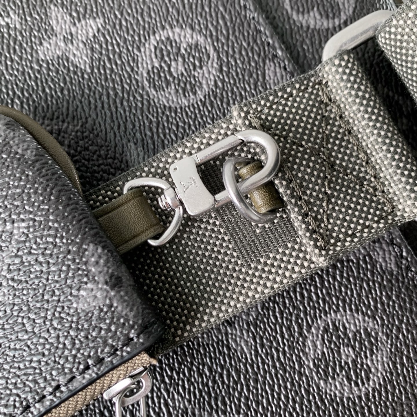 LV 復刻老花郵差包 灰色經典單肩斜挎包 潮流款| 10 LV 復刻老花郵差包 灰色經典單肩斜挎包 潮流款