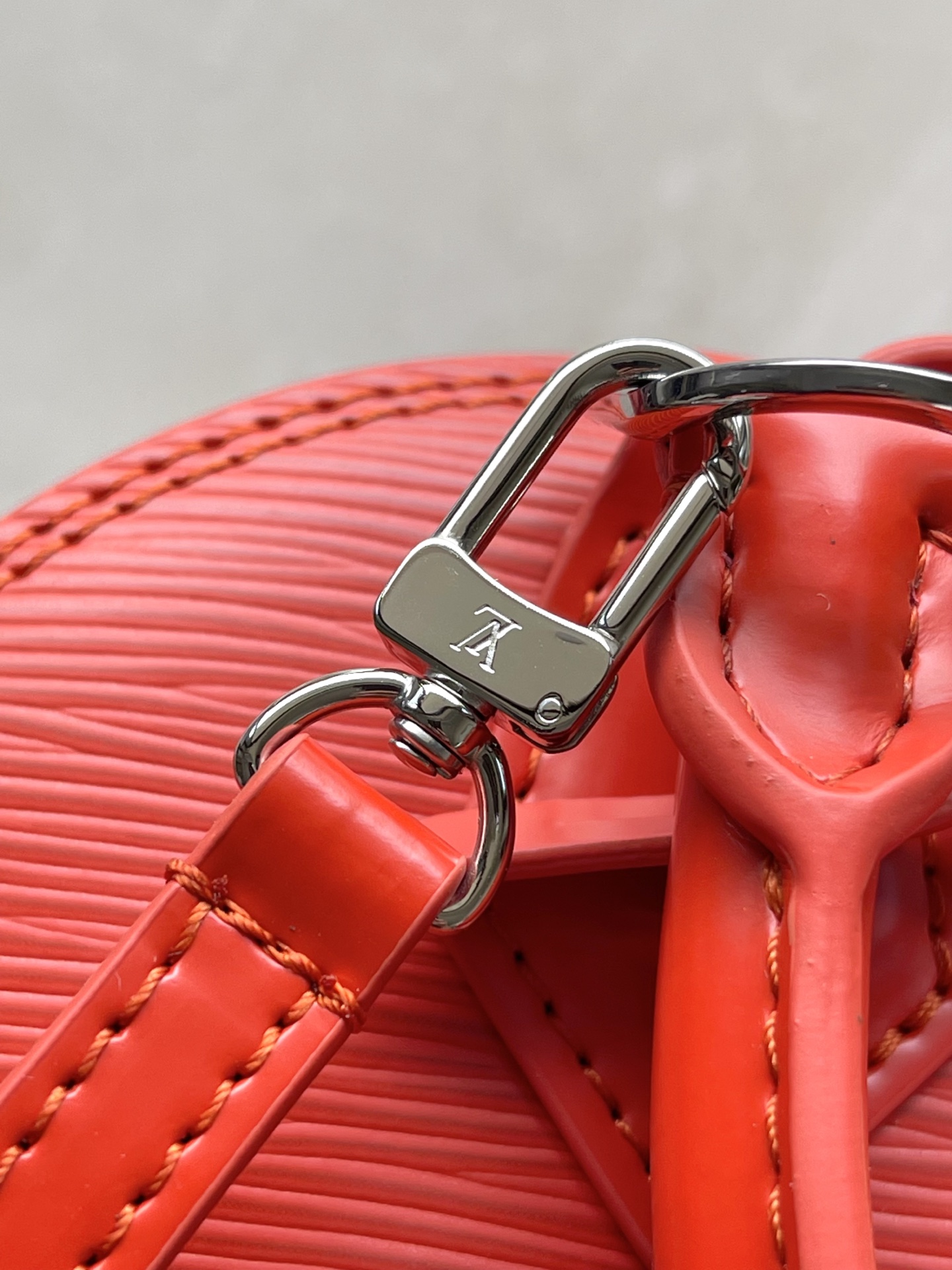 LV 一比一 Alma BB Epi 水波紋紅色手提包 迷你斜背女包| 10 LV 一比一 Alma BB Epi 水波紋紅色手提包 迷你斜背女包
