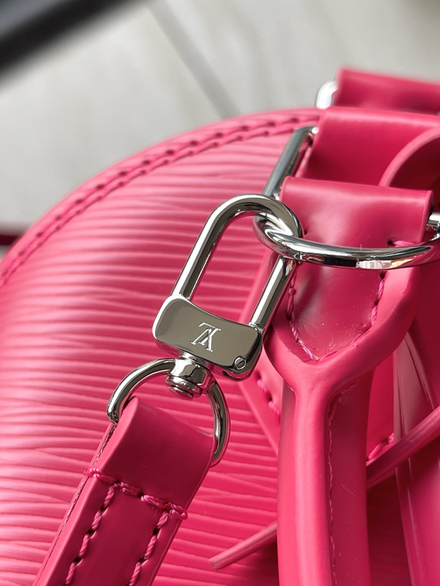 LV 原單 Alma BB Epi 水波紋桃紅色迷你手提包 女士斜背包| 11 LV 原單 Alma BB Epi 水波紋桃紅色迷你手提包 女士斜背包